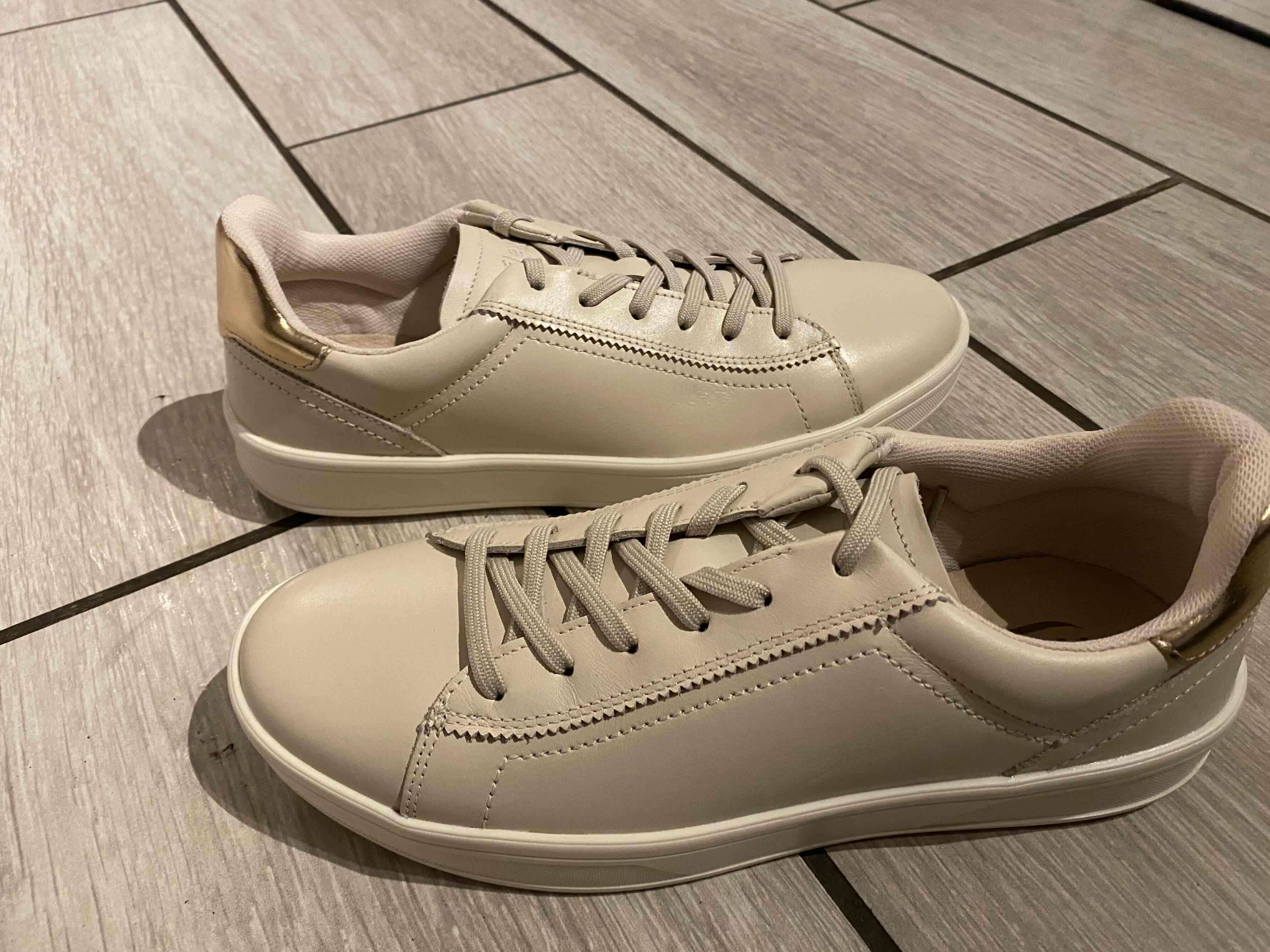 Zapatillas de cuero color crema - miniatura 2