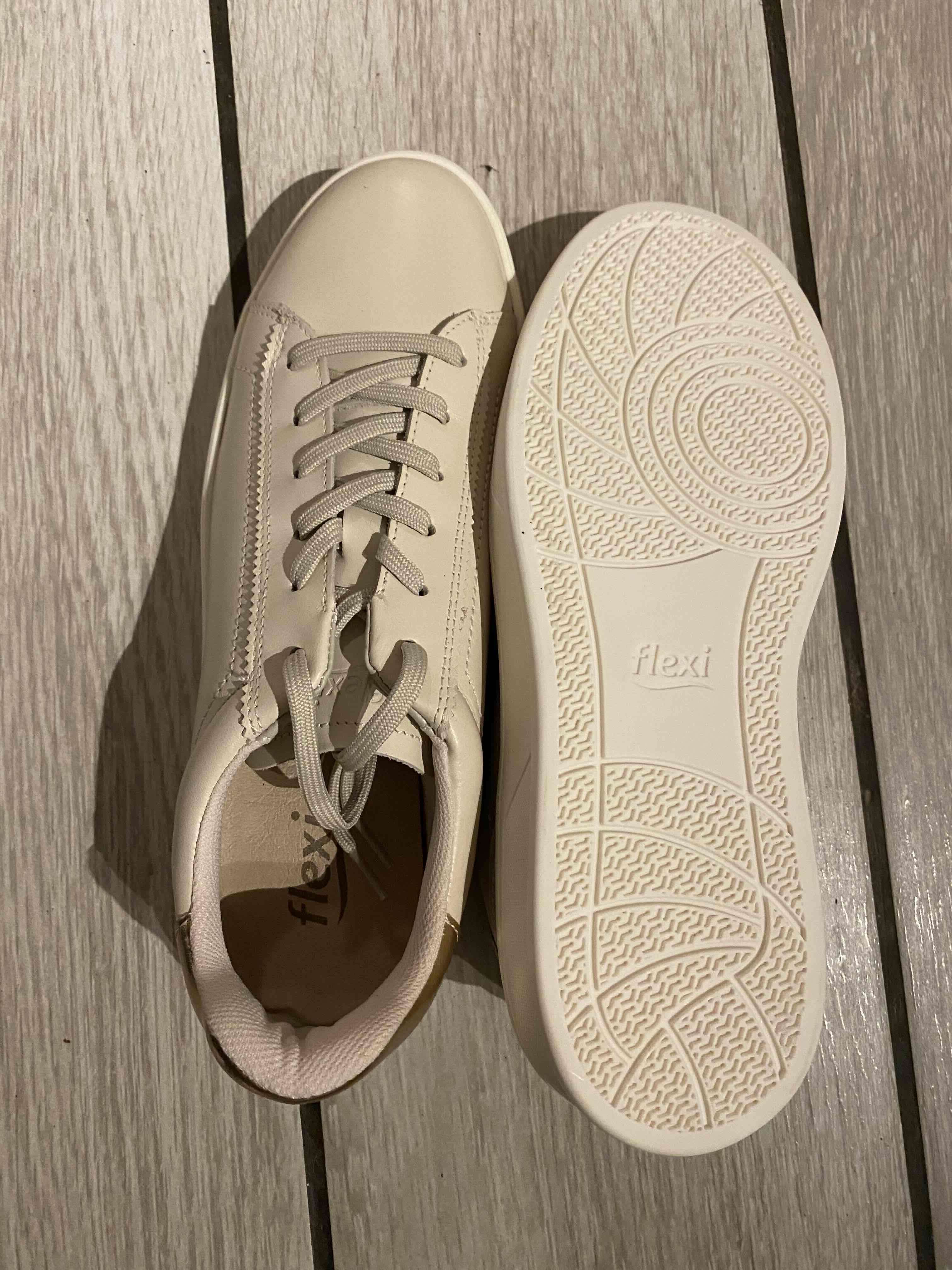 Zapatillas de cuero color crema - miniatura 3