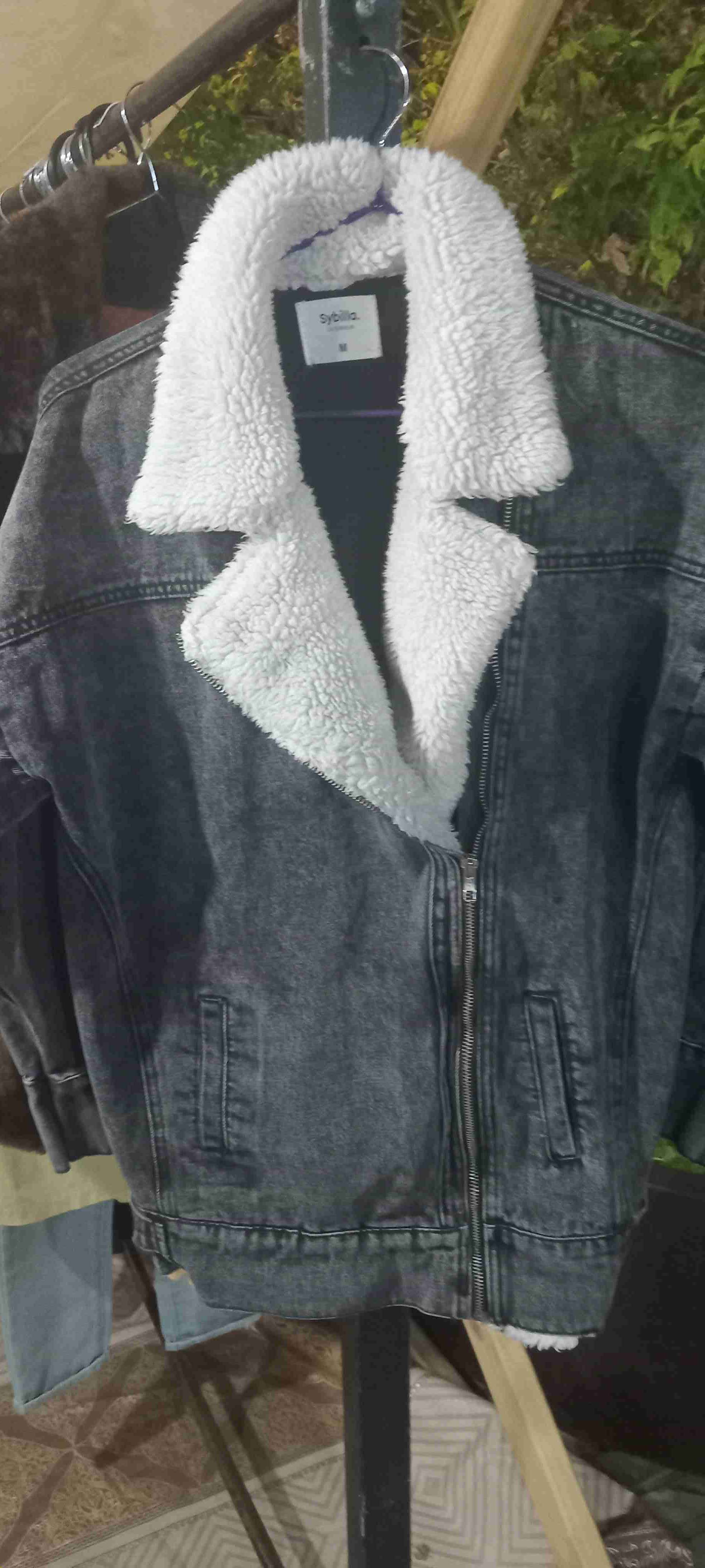 Chaqueta negra con forro de chiporro