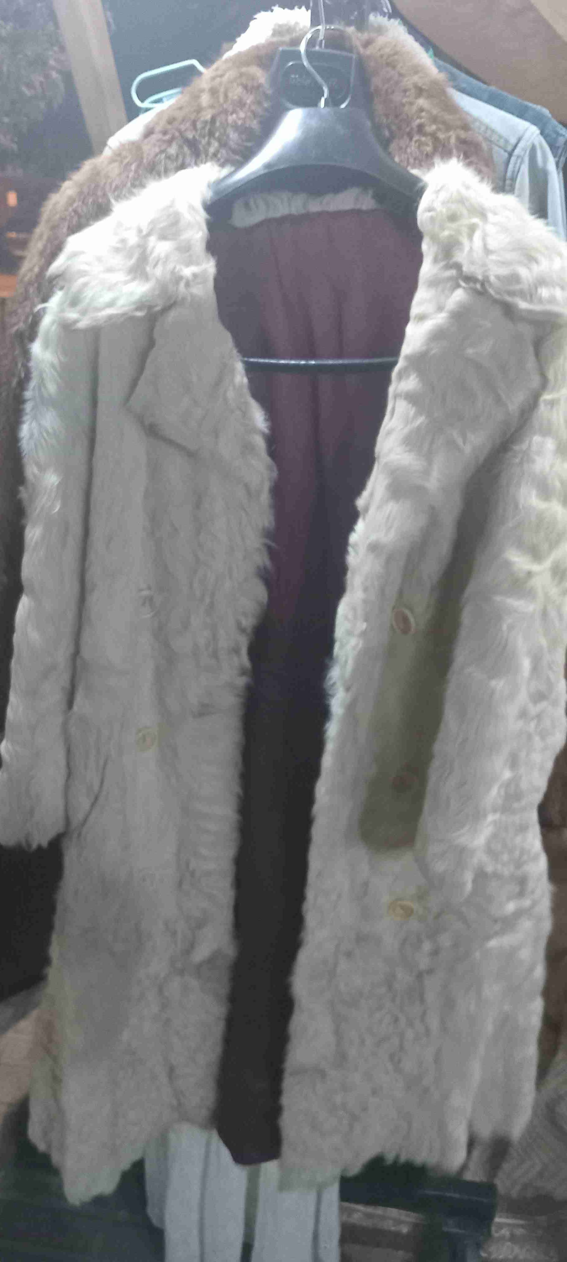 Abrigo de piel sintética beige