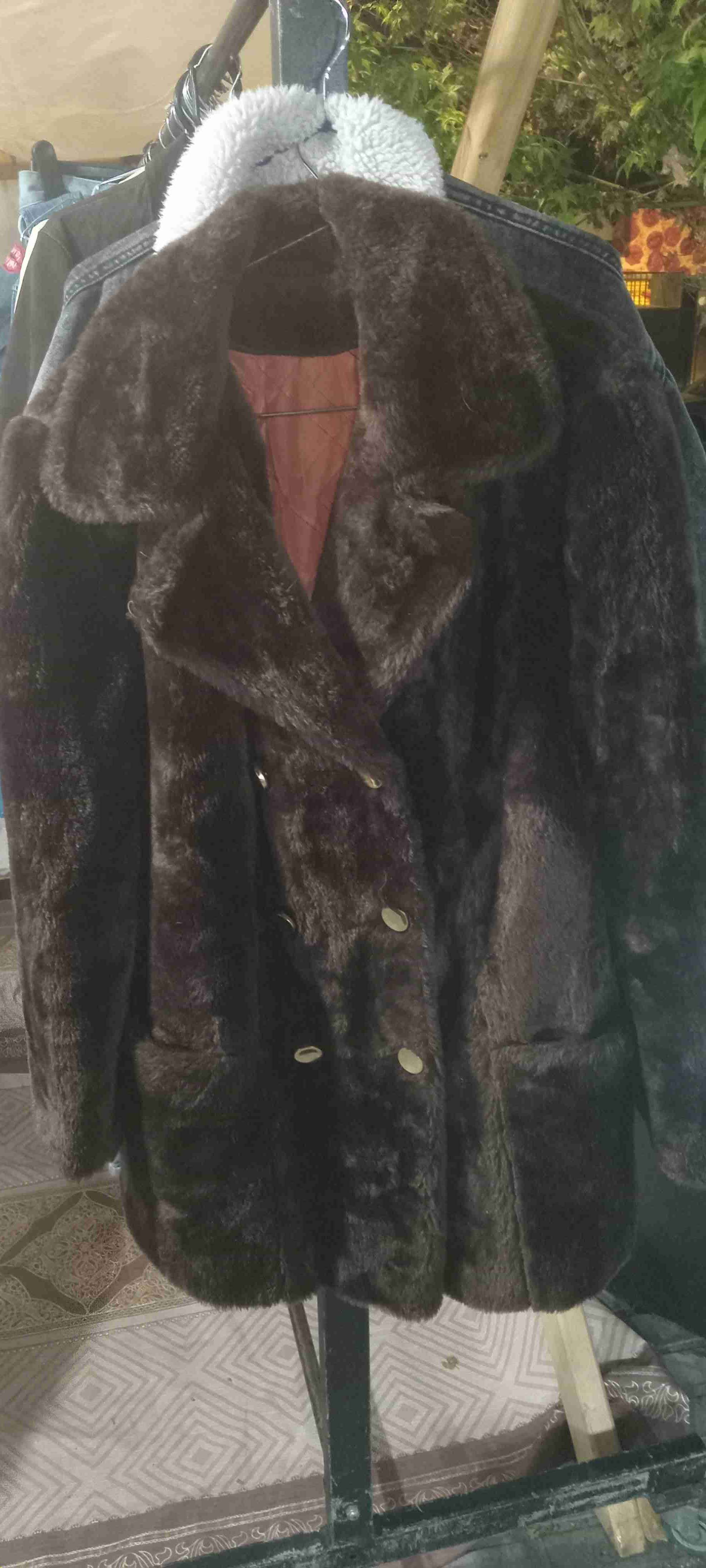 Abrigo de piel marrón