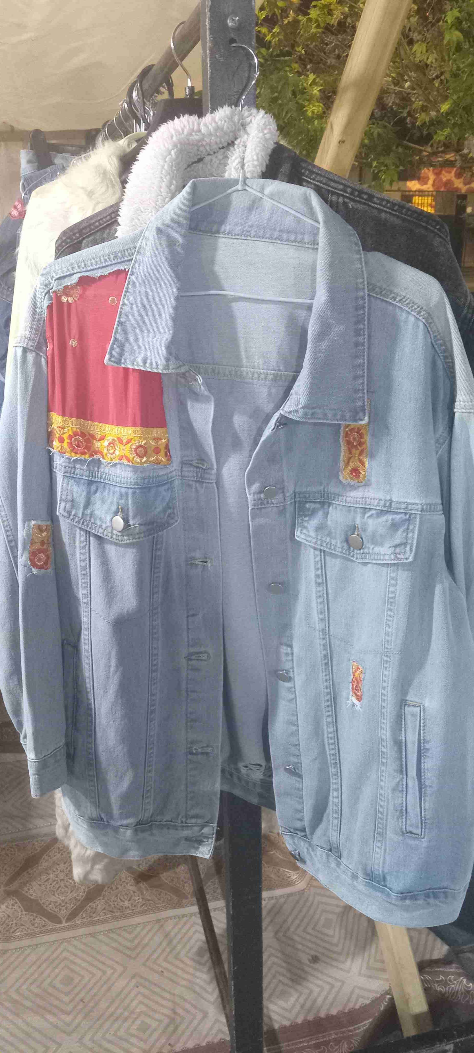 Chaqueta de mezclilla decorada - miniatura 1