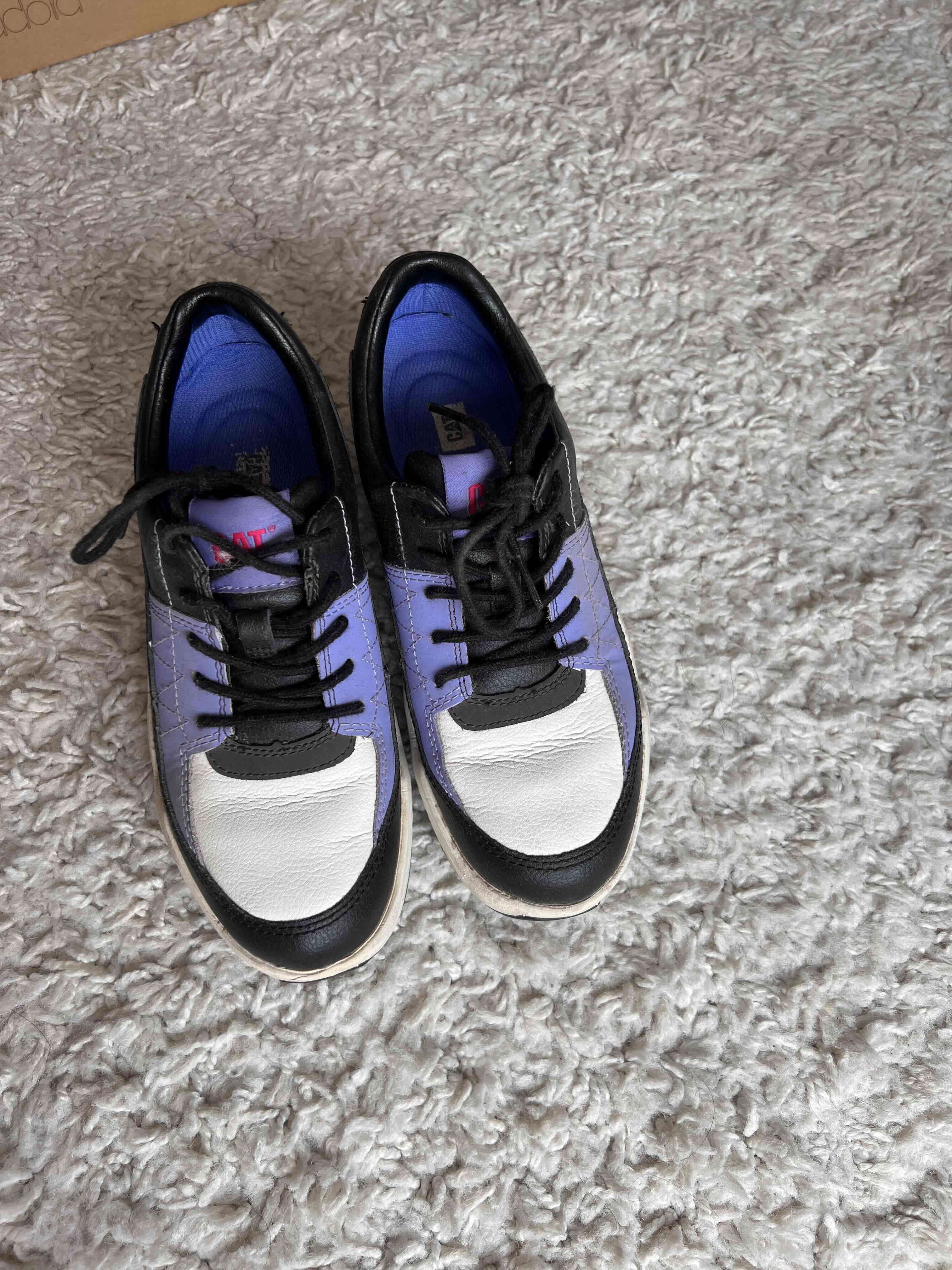 Zapatillas CAT negro y morado - miniatura 2