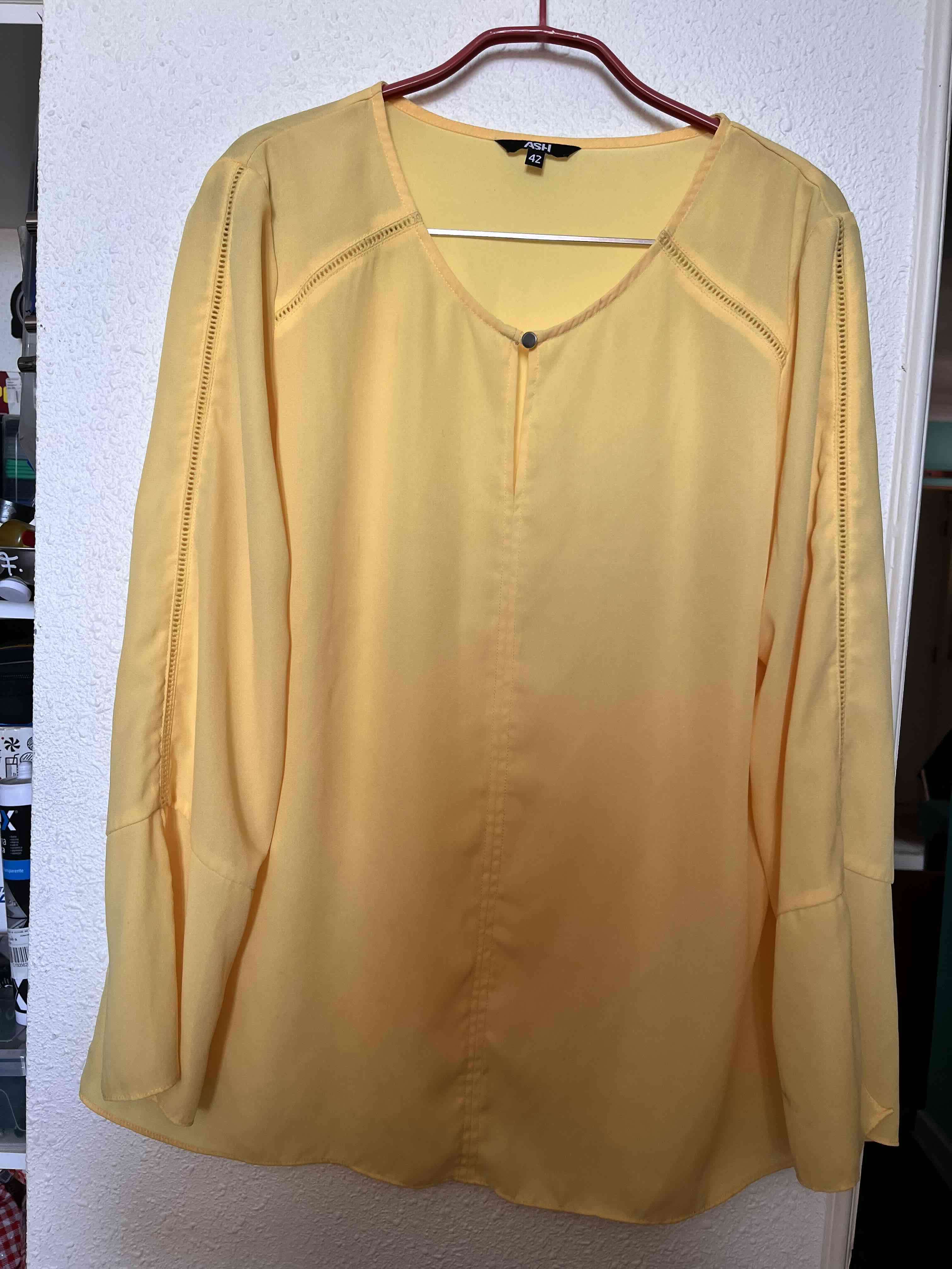 Blusa amarilla manga larga - miniatura 3