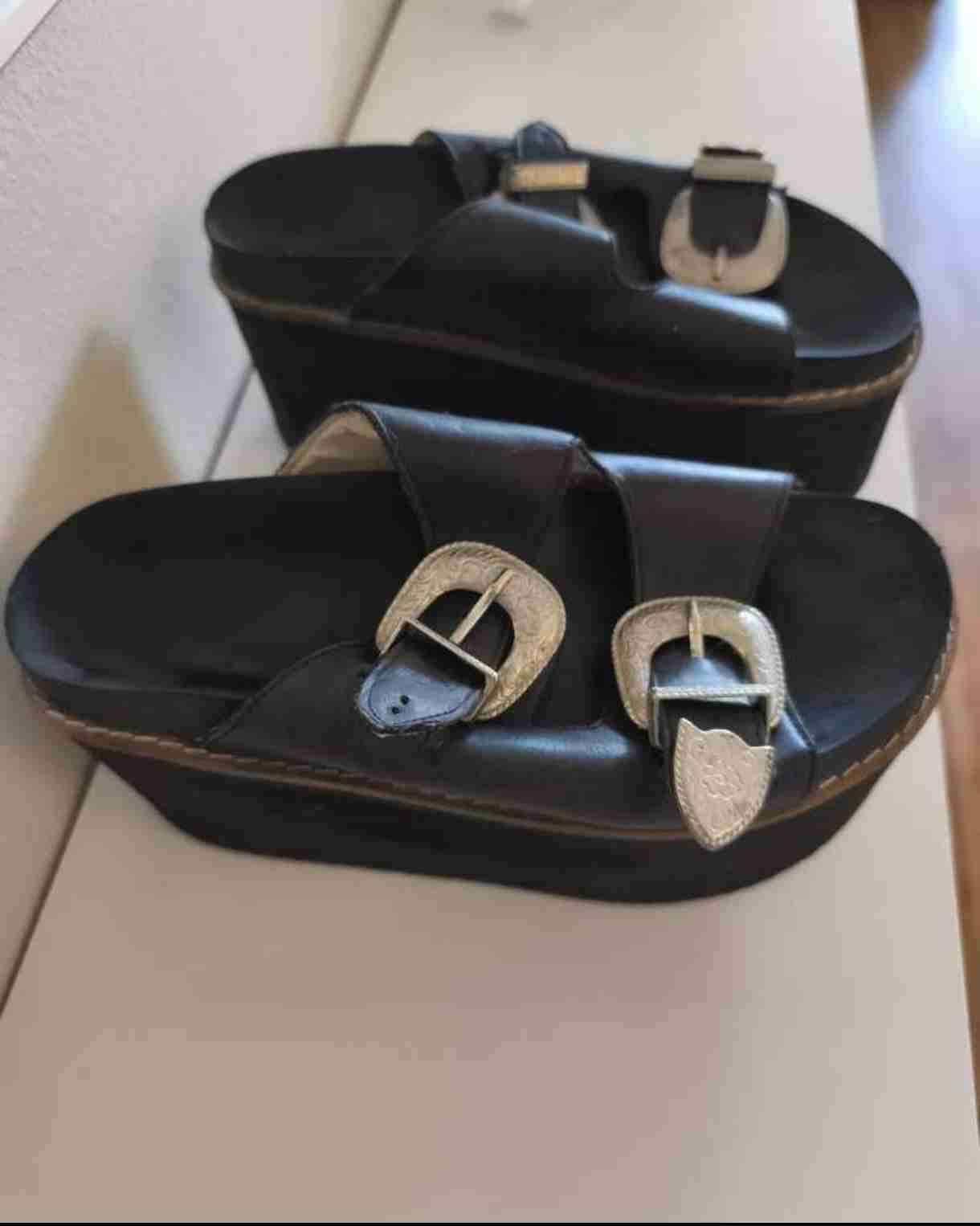 Sandalias negras con hebilla - miniatura 2