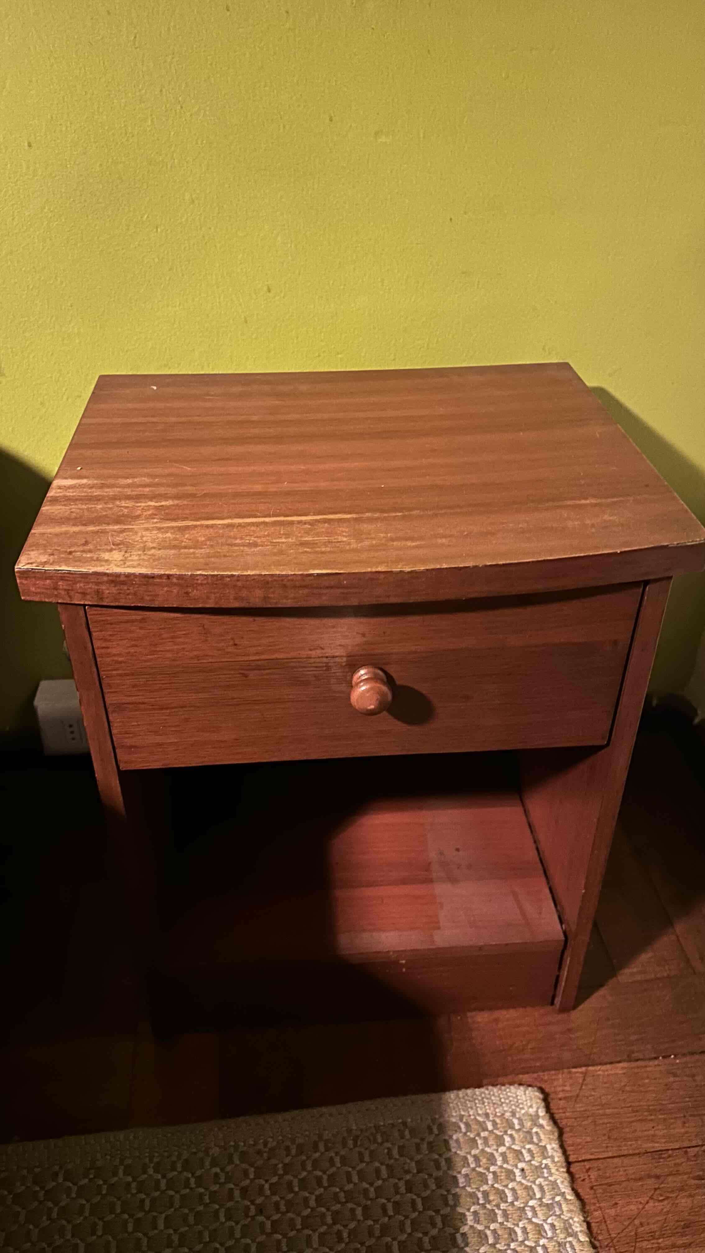 Velador de madera con cajón - miniatura 2