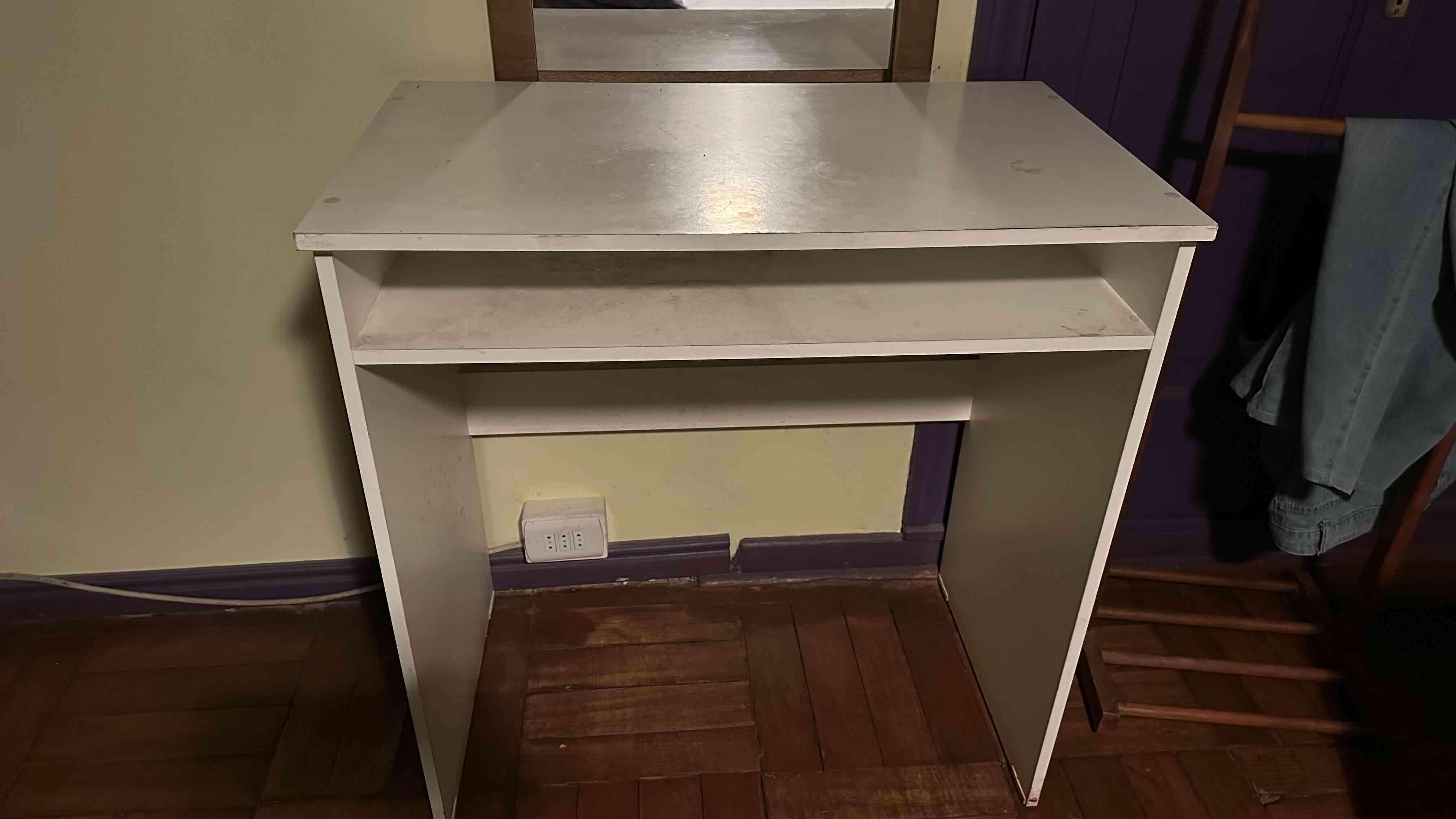 Escritorio blanco pequeño - miniatura 2