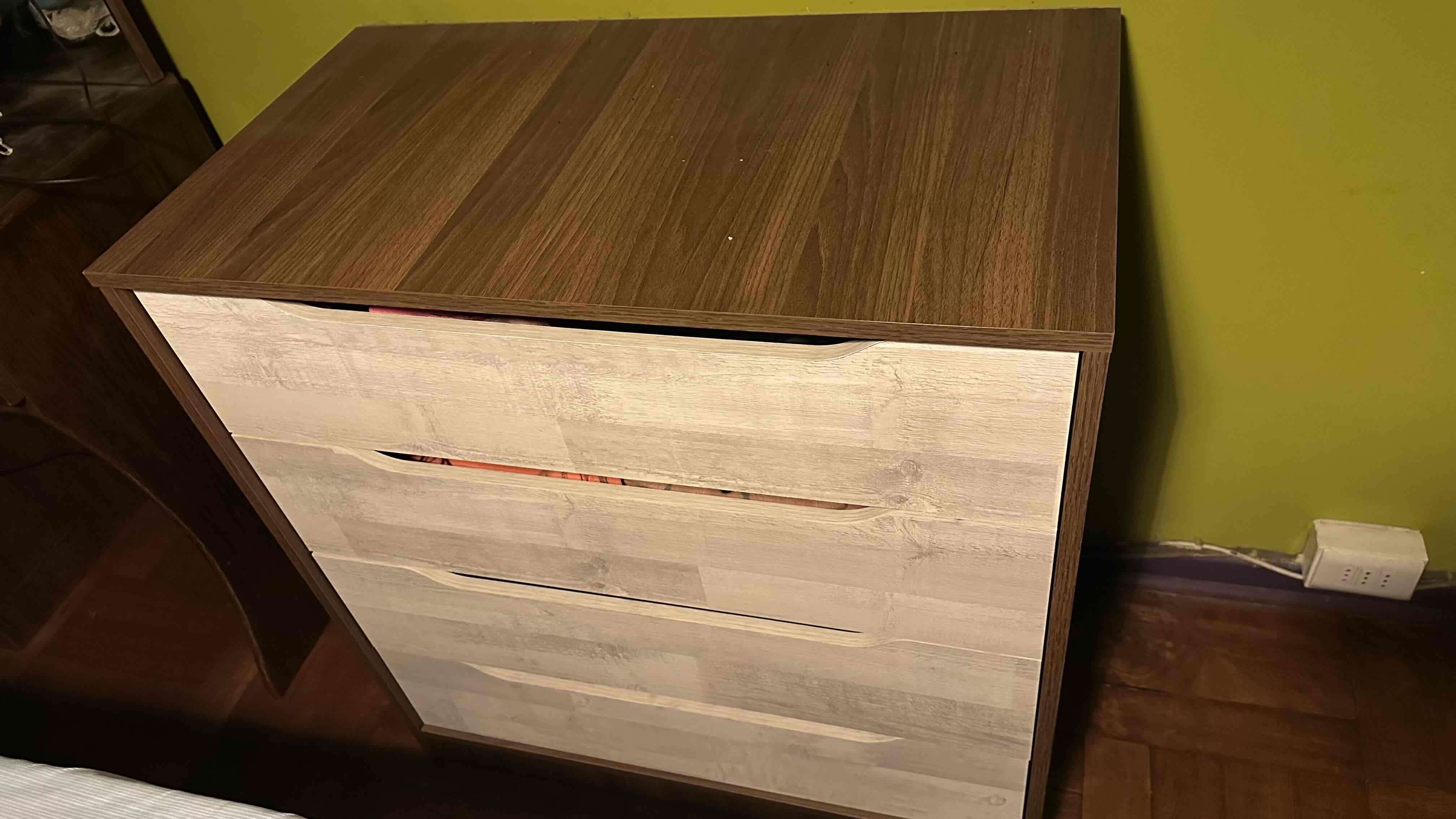 Cómoda de madera moderna