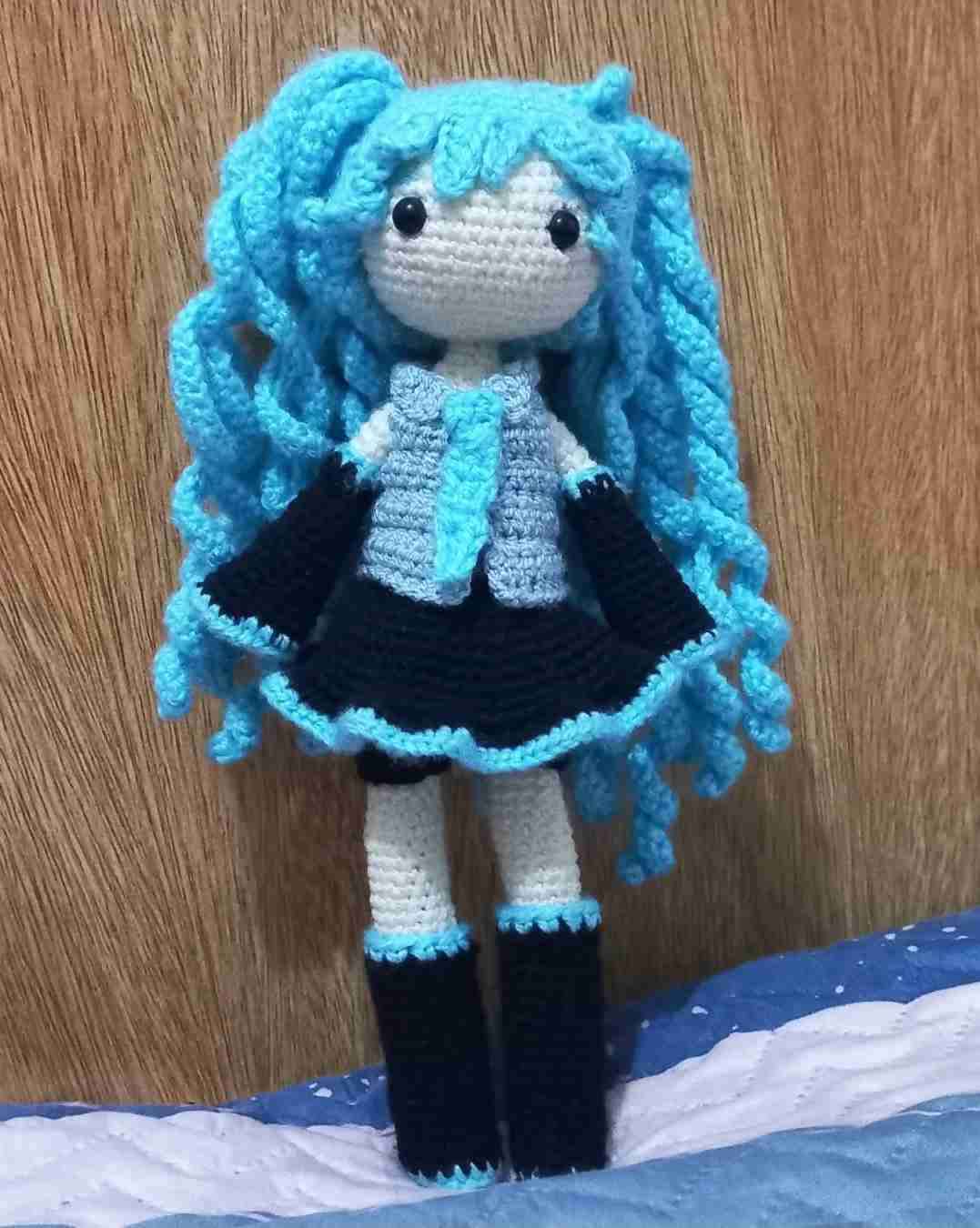 Muñeca amigurumi hecha a mano - miniatura 1