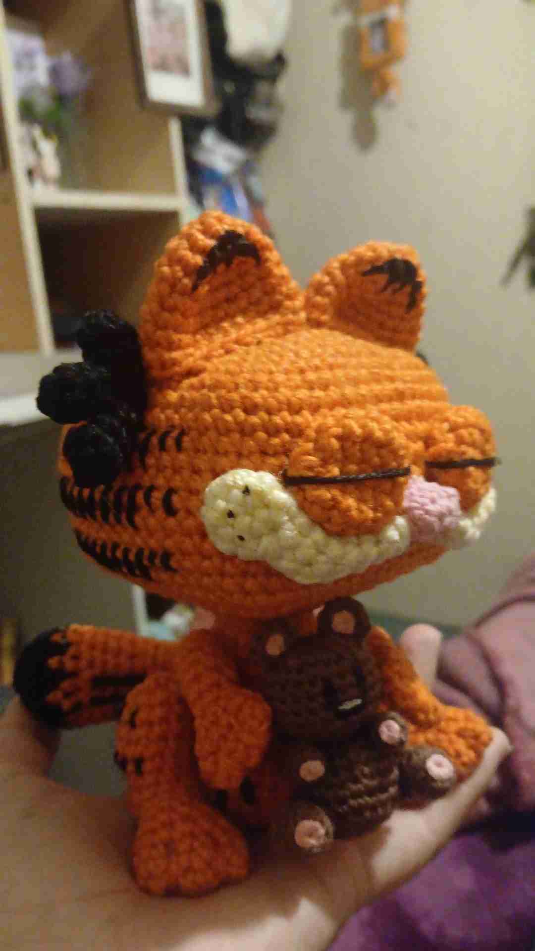 Muñeca amigurumi hecha a mano - miniatura 2
