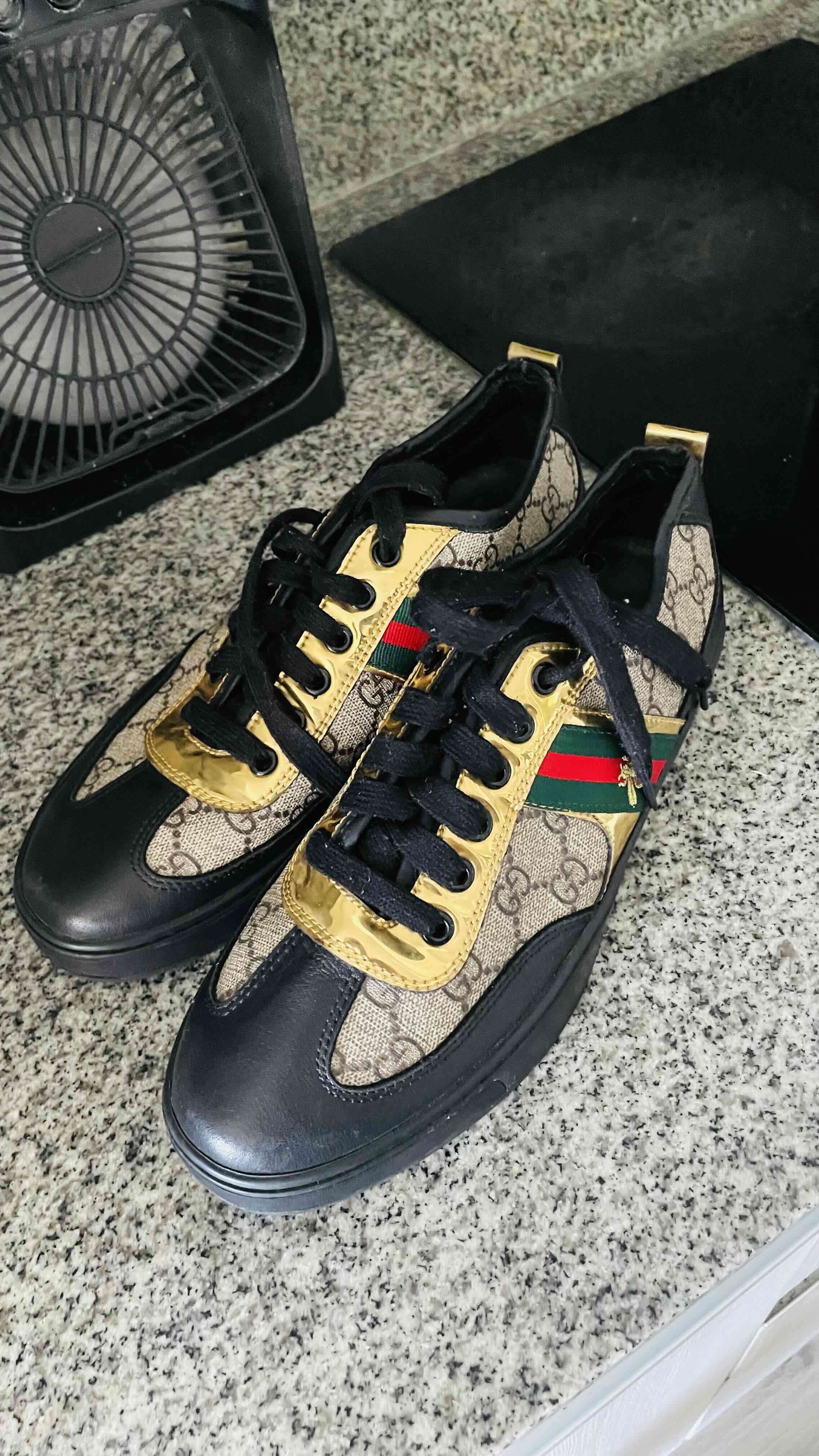 Zapatillas deportivas doradas y negras(gucci) - miniatura 1