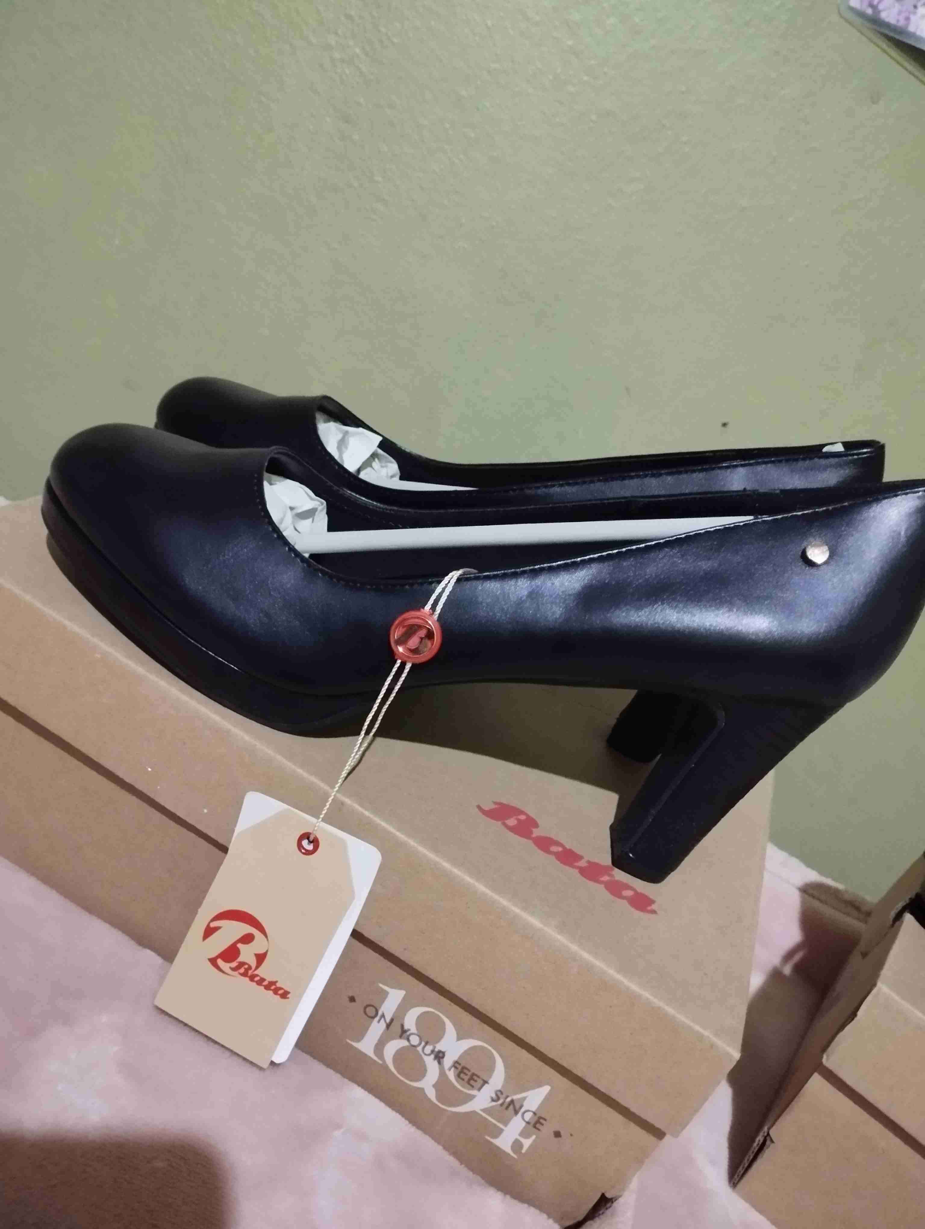 Zapatos negros de tacón Bata