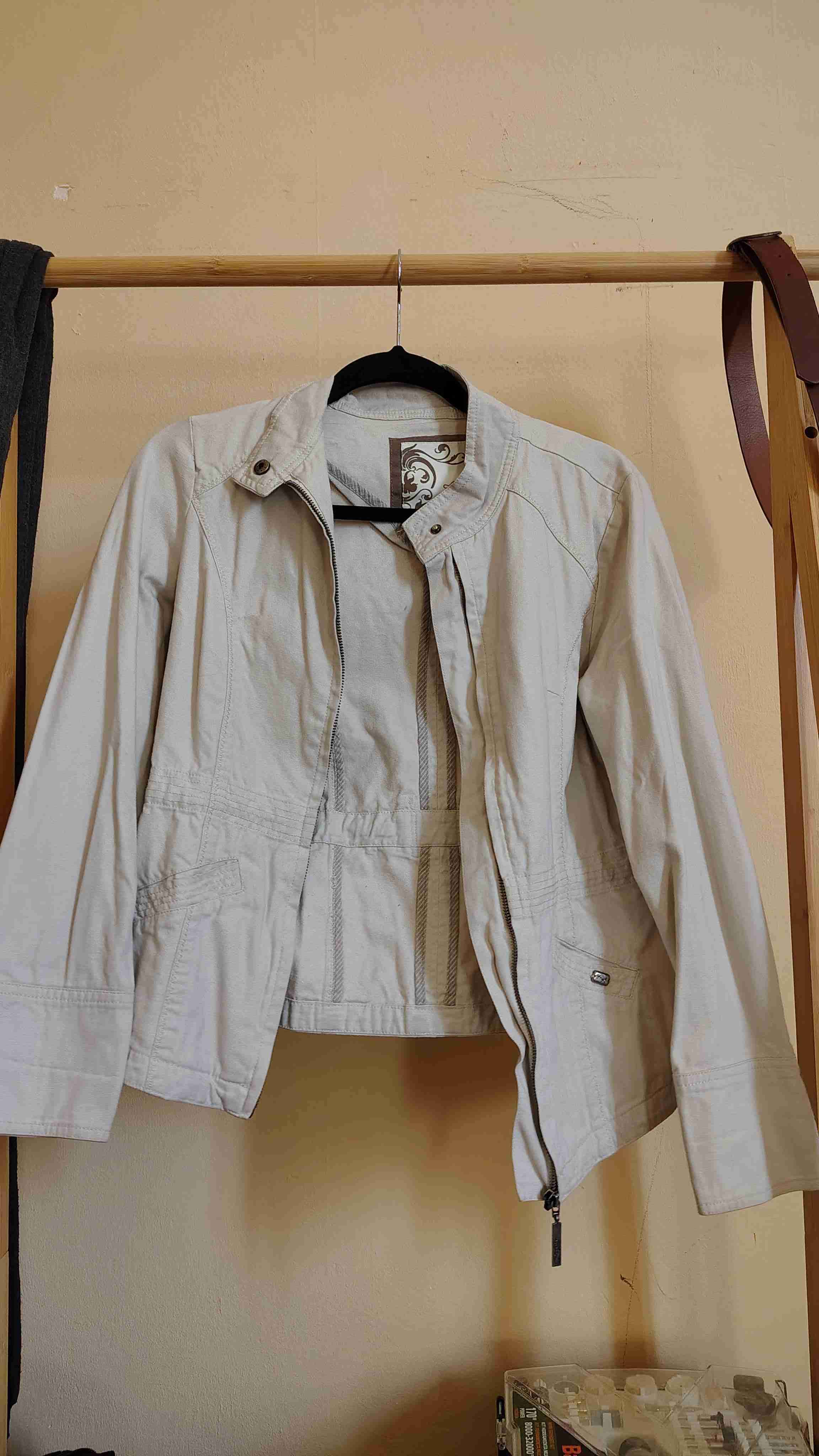 Chaqueta beige para mujer - miniatura 2