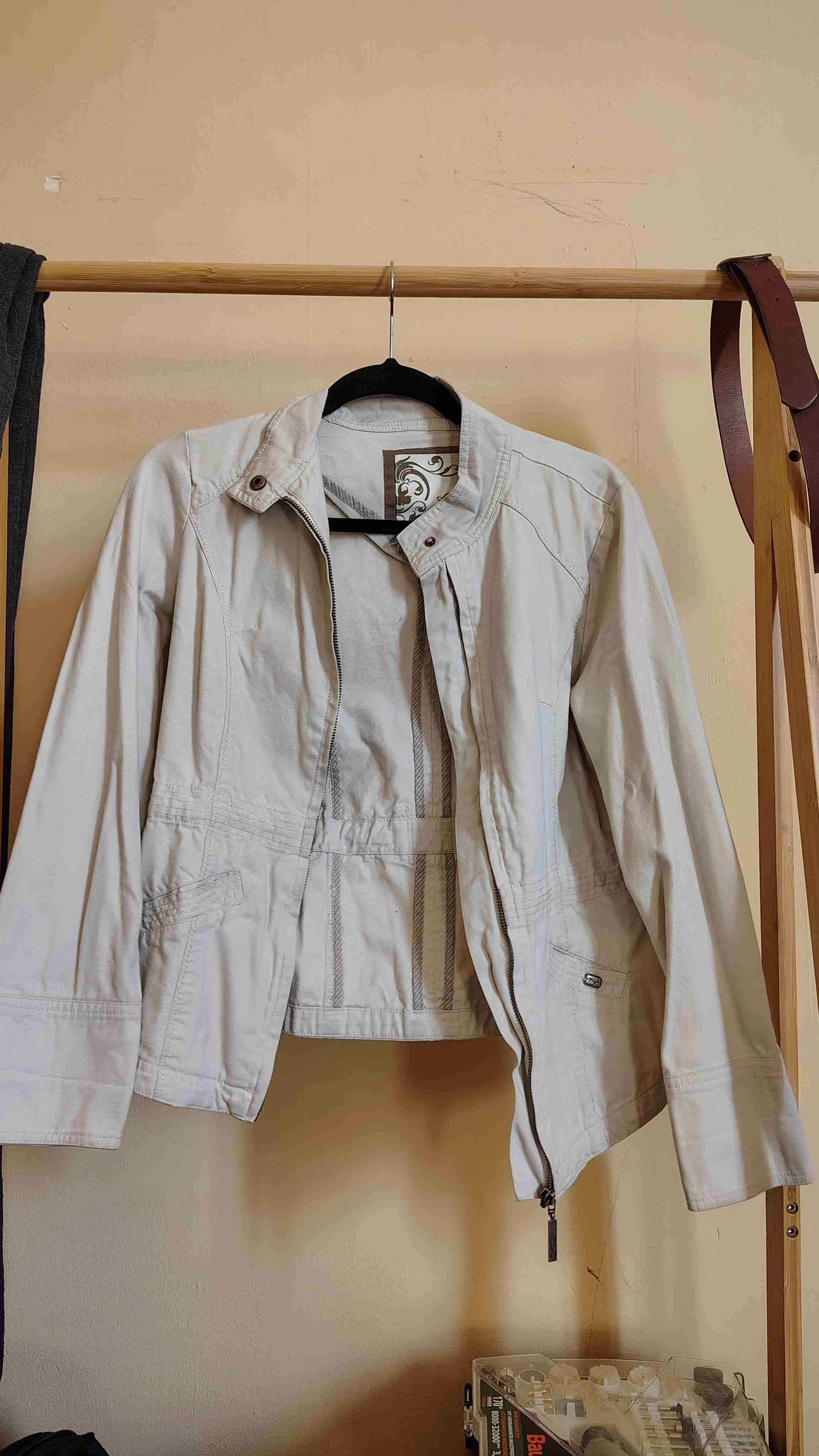 Chaqueta beige para mujer - miniatura 4