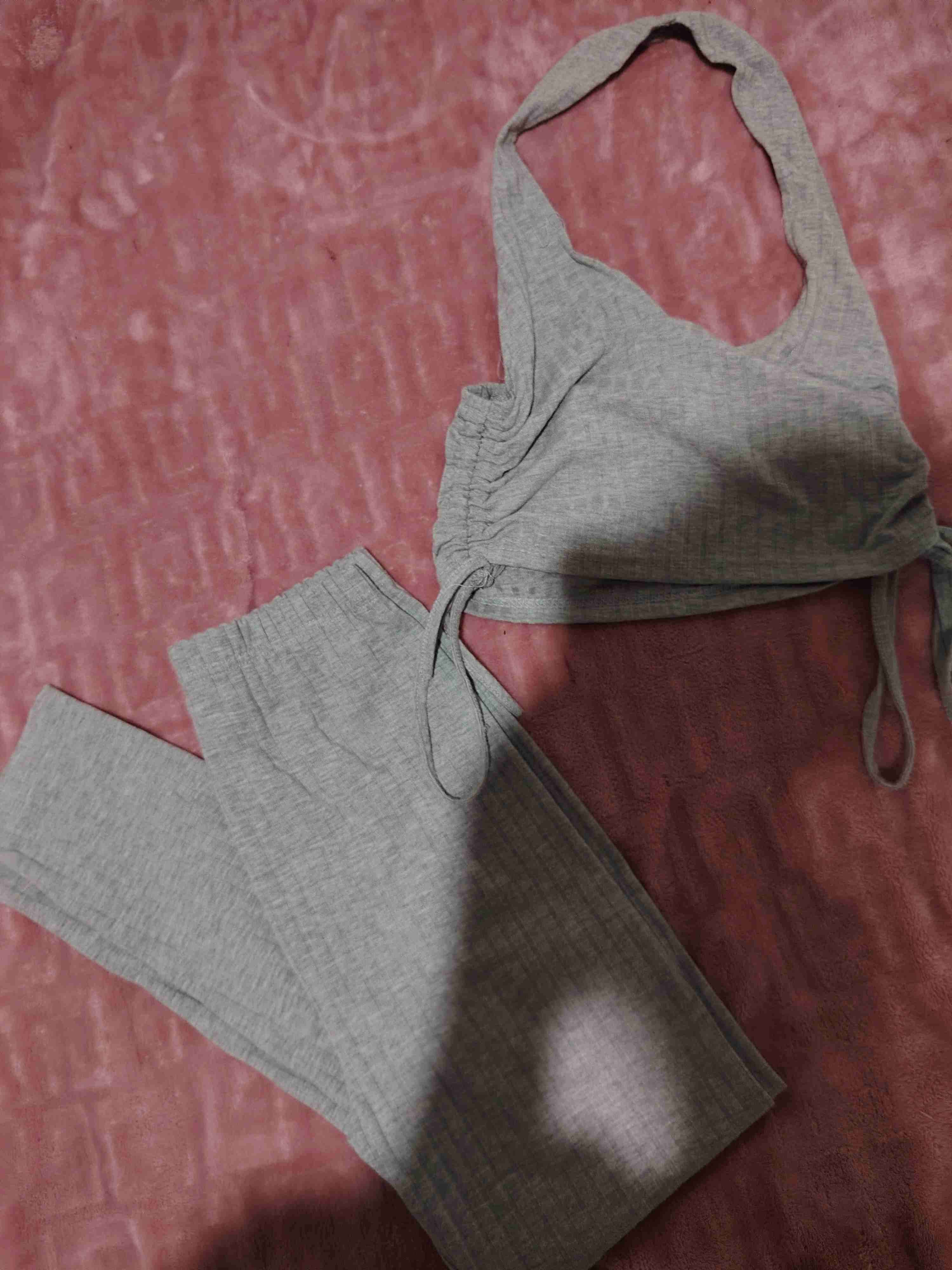 Conjunto gris de dos piezas