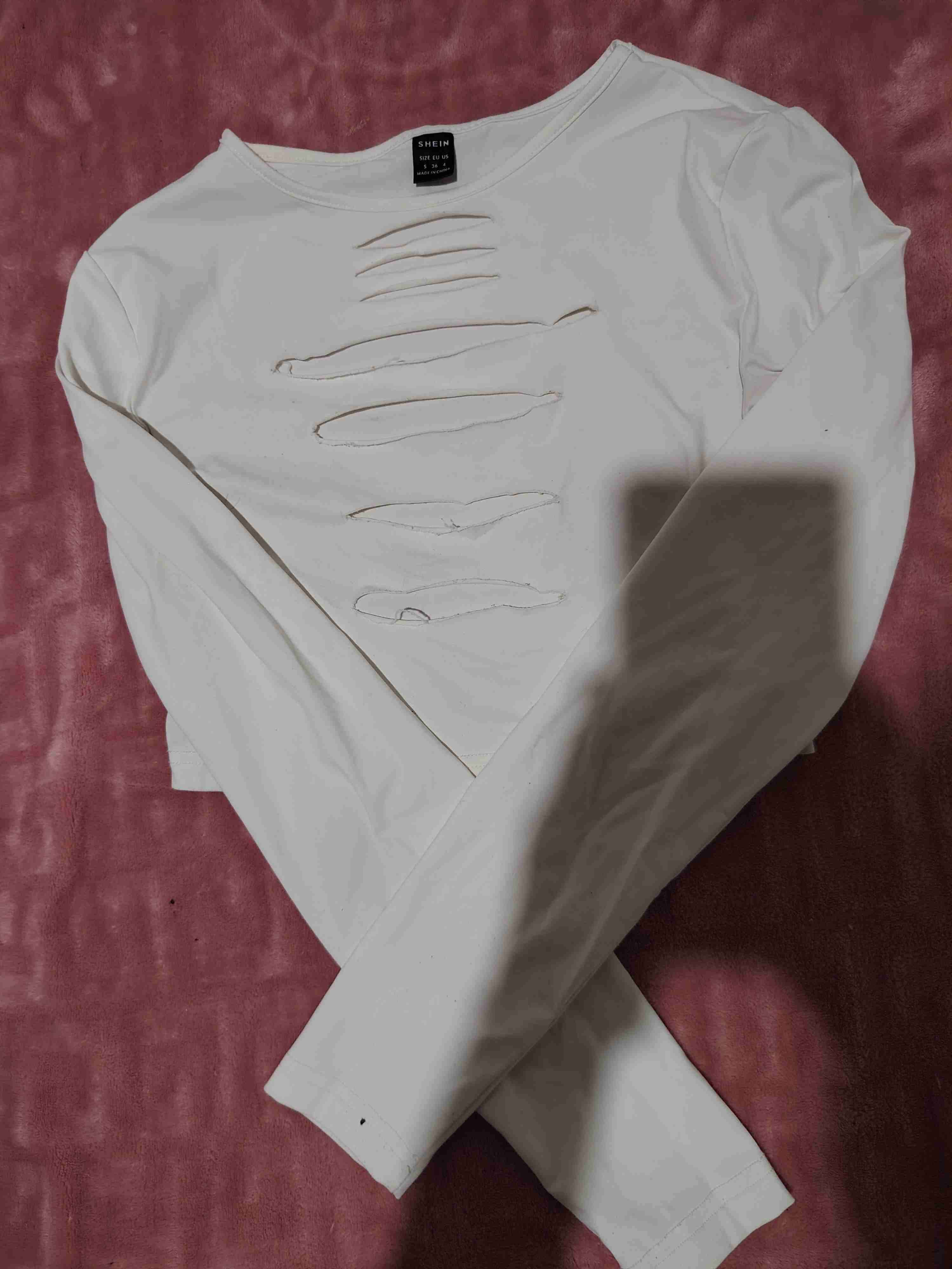 Top gris sin mangas y polera blanca - miniatura 2