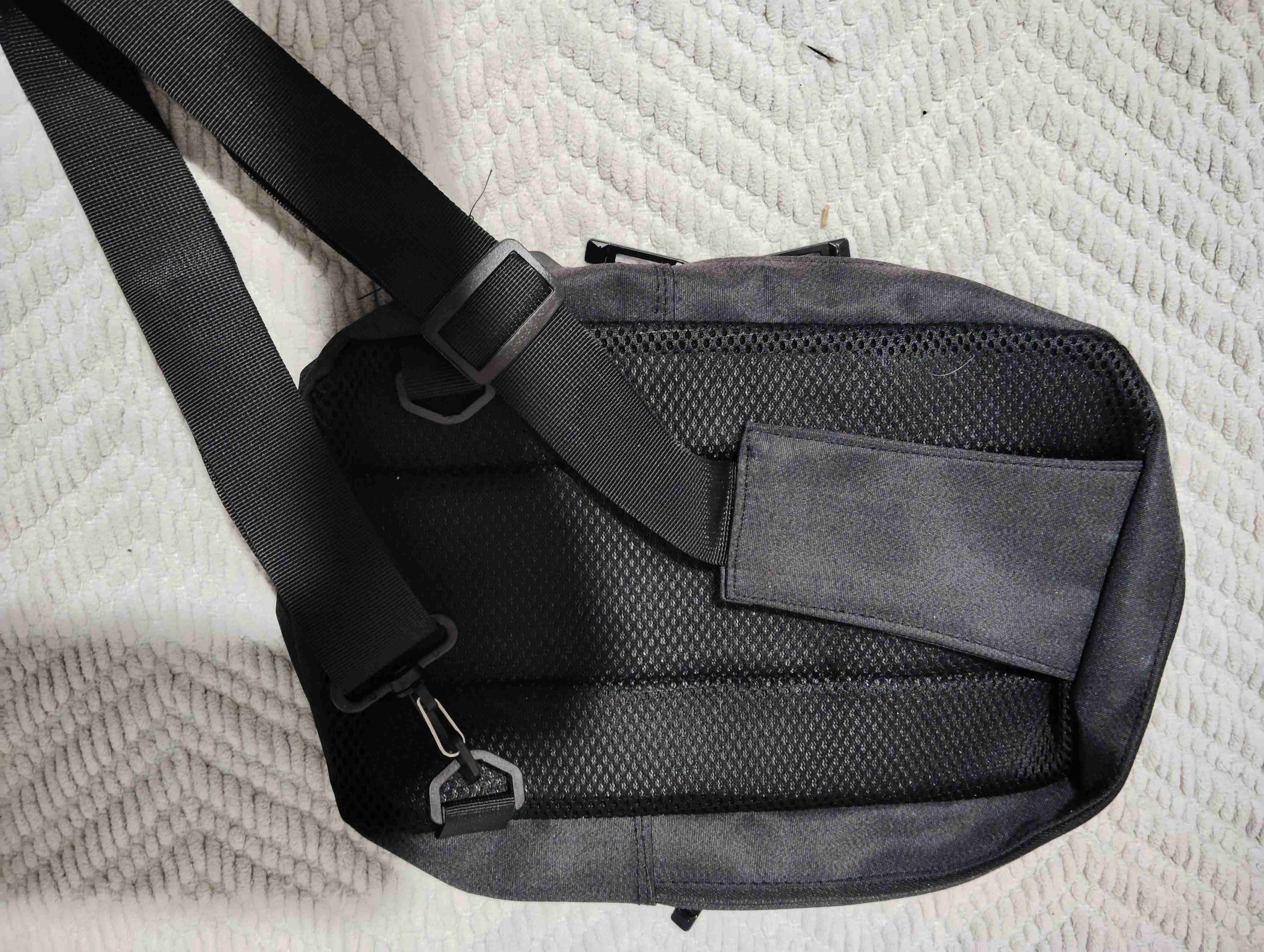 Riñonera negra resistente - miniatura 3