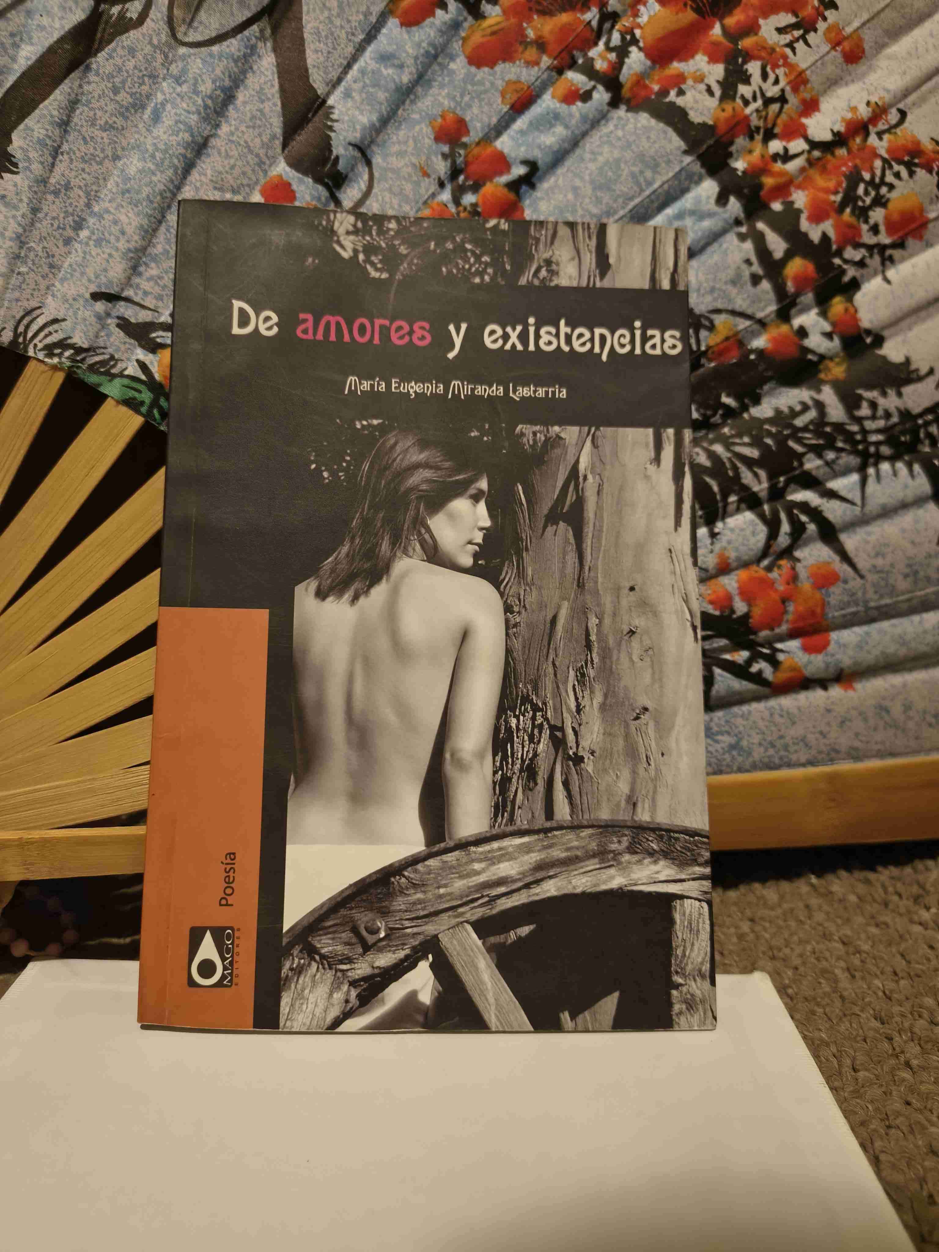 Libro 'De amores y existencias' - miniatura 1