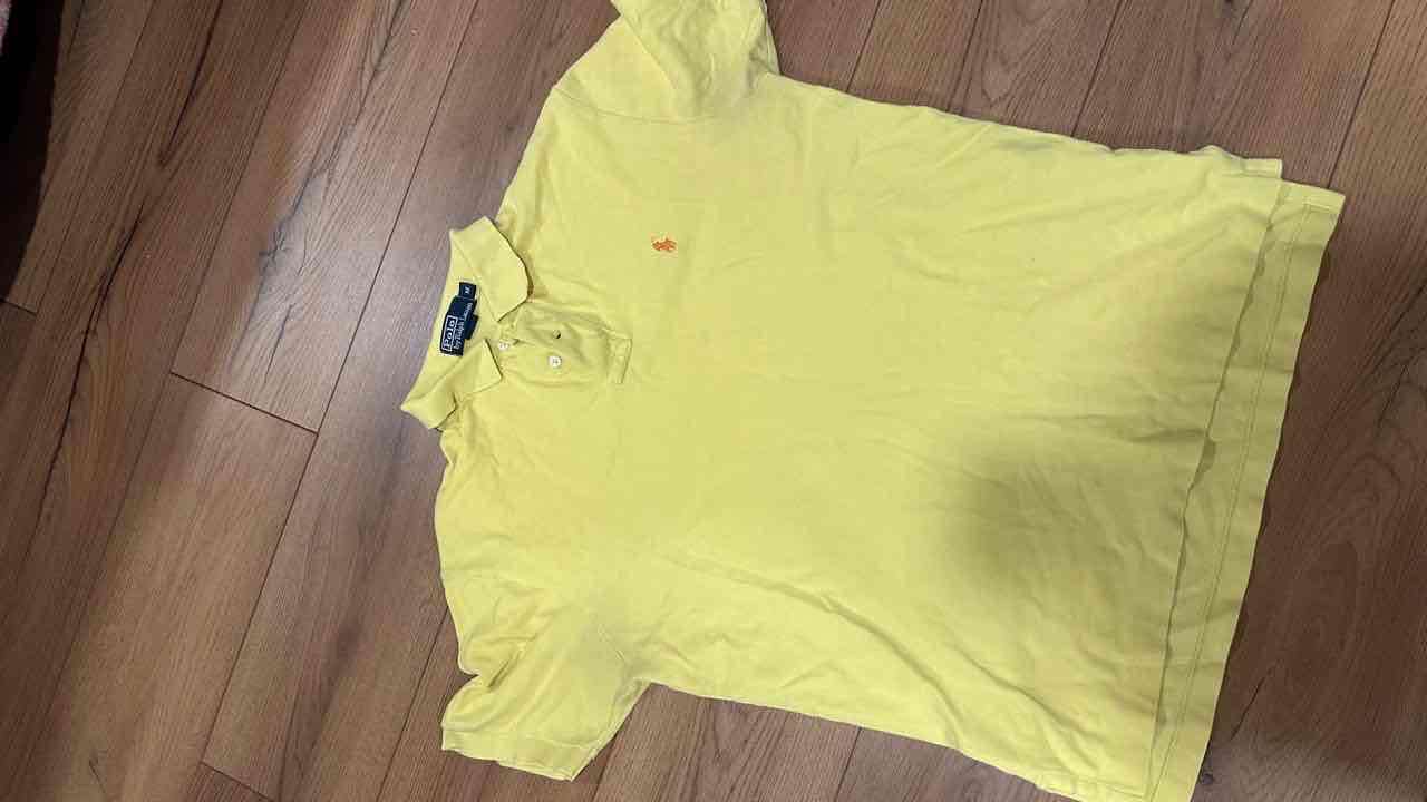 Polera polo amarilla - miniatura 1