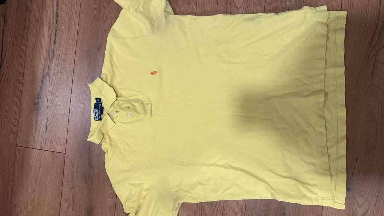 Polera polo amarilla - miniatura 2