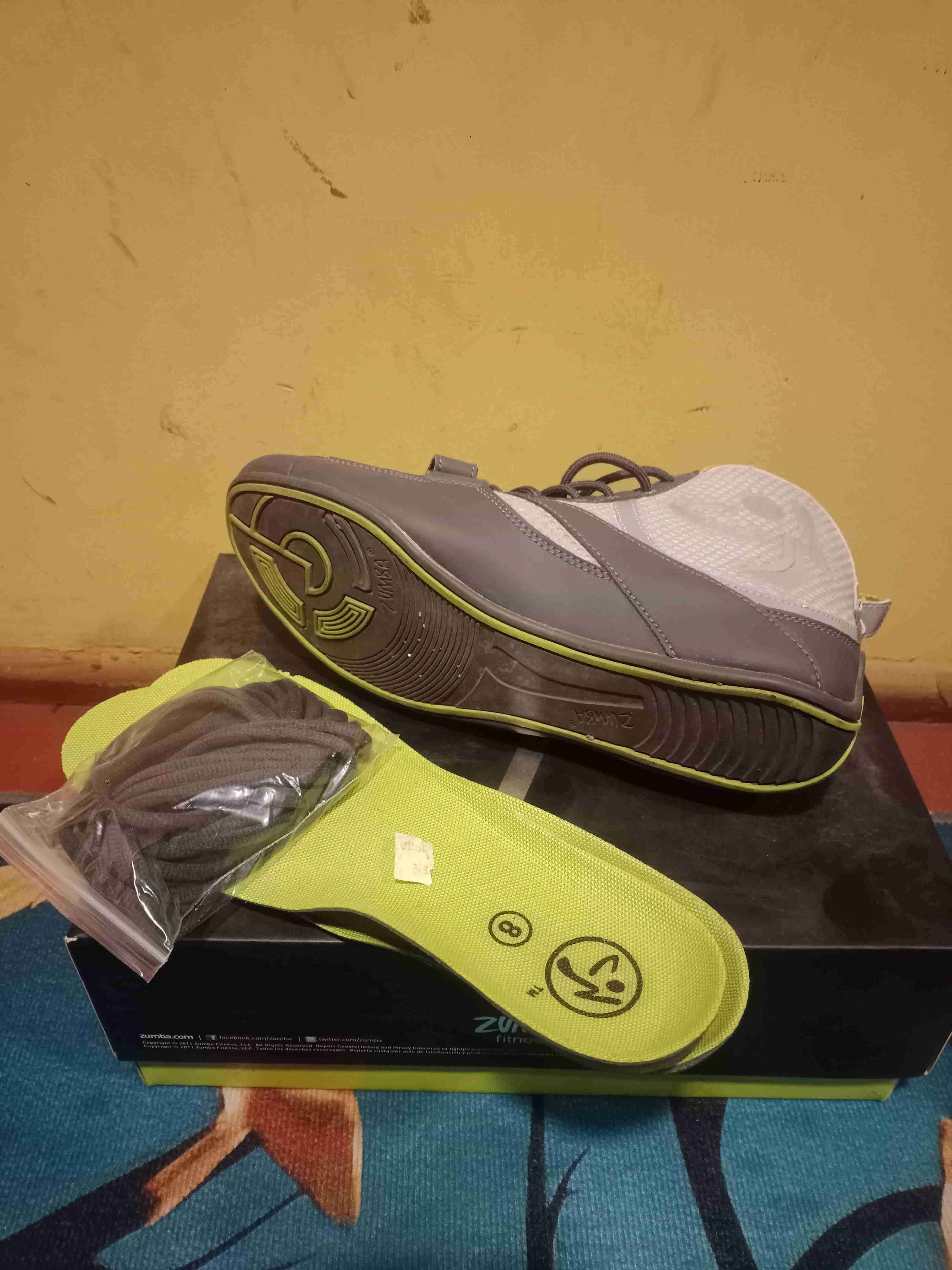 Zapatillas deportivas grises y verdes - miniatura 1