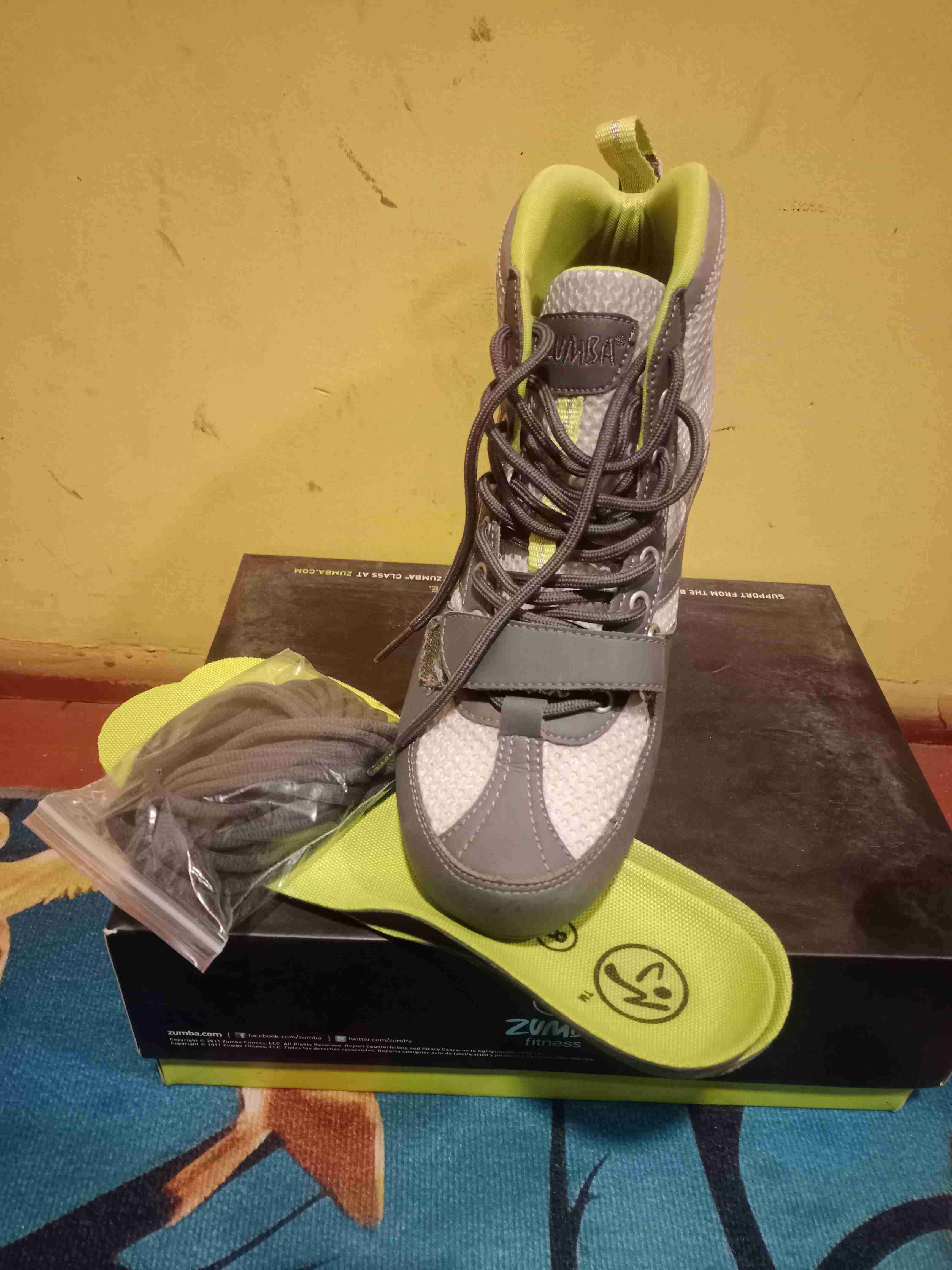 Zapatillas deportivas grises y verdes - miniatura 2