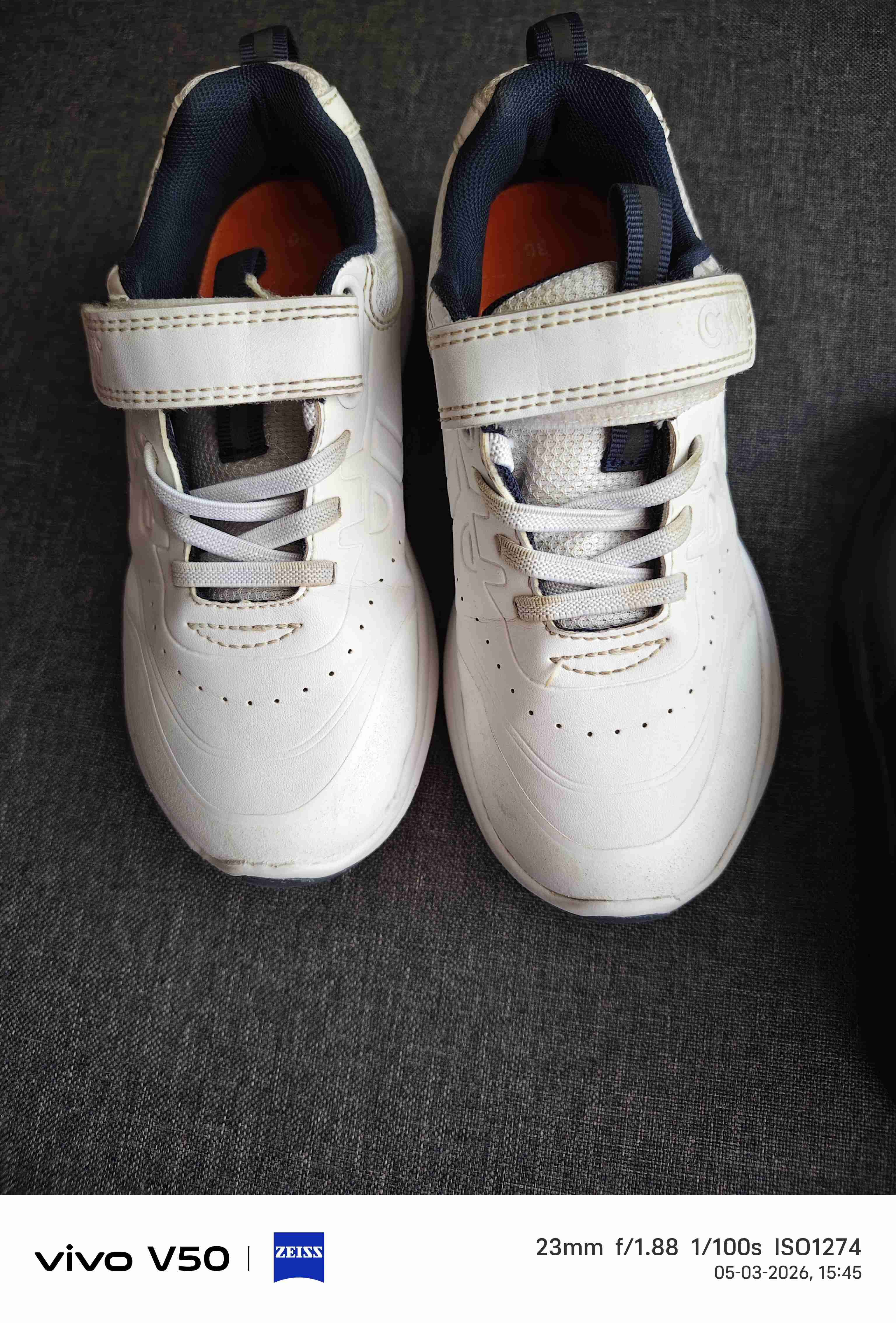 Zapatillas negras con velcro - miniatura 2