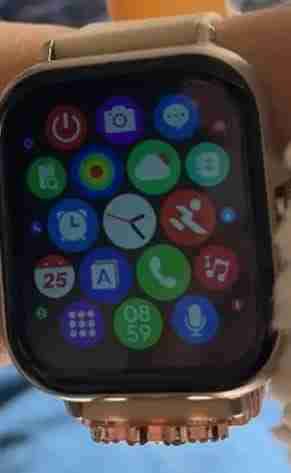 Smartwatch con correa metálica dorada - miniatura 2