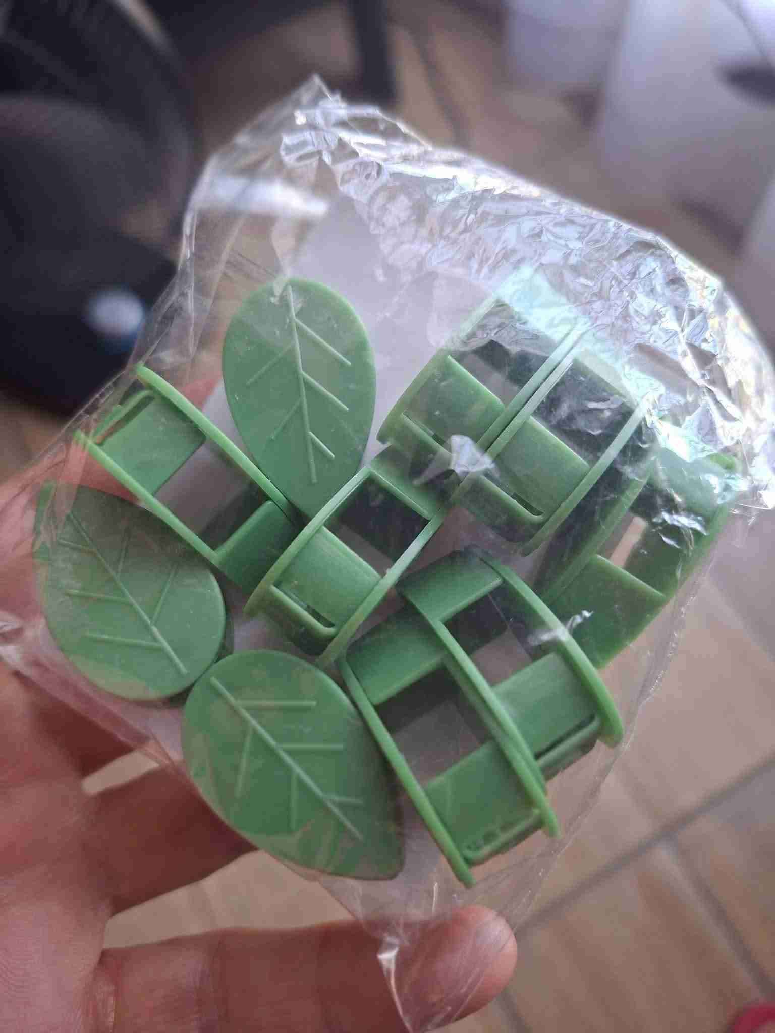 Sujetadores de hojas verdes - miniatura 1