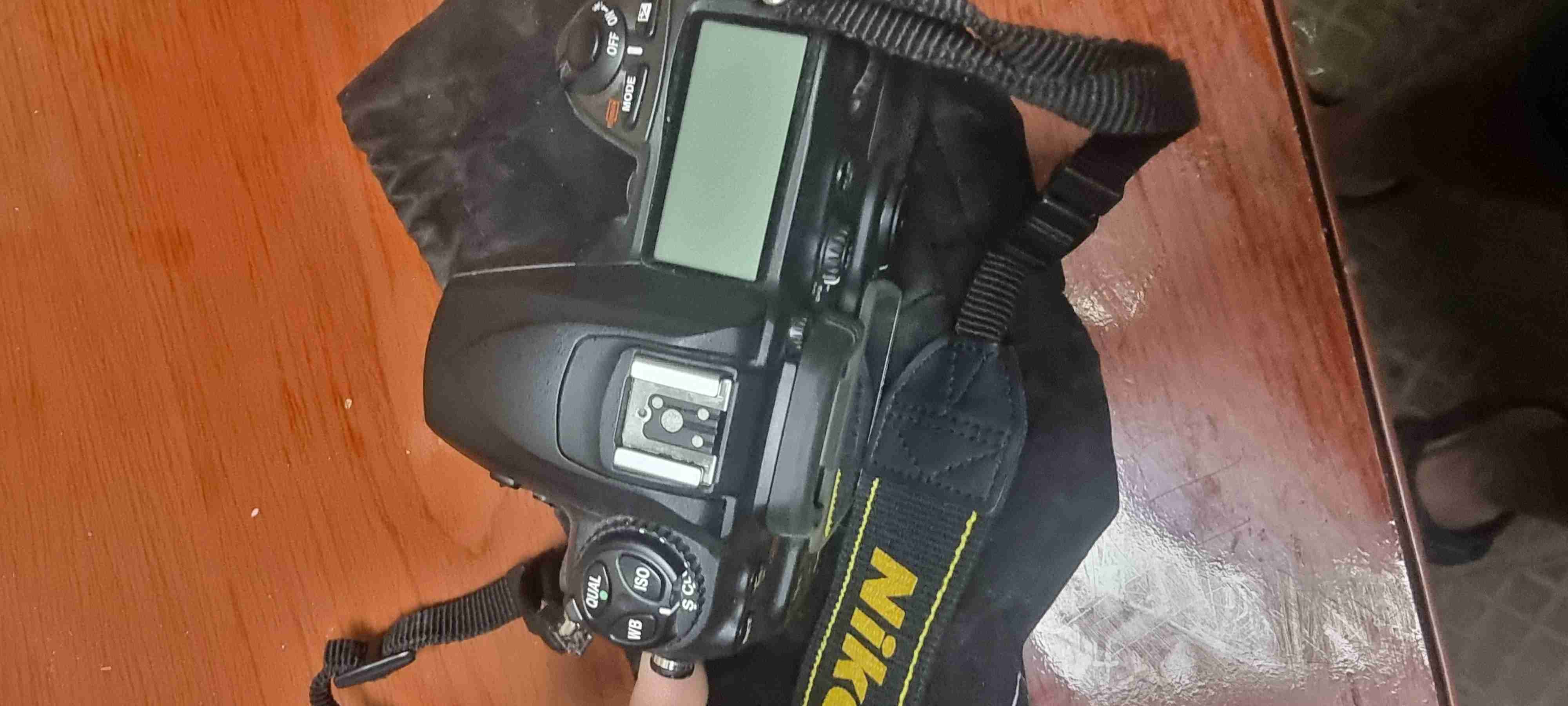 Cámara Nikon DSLR usada - miniatura 2