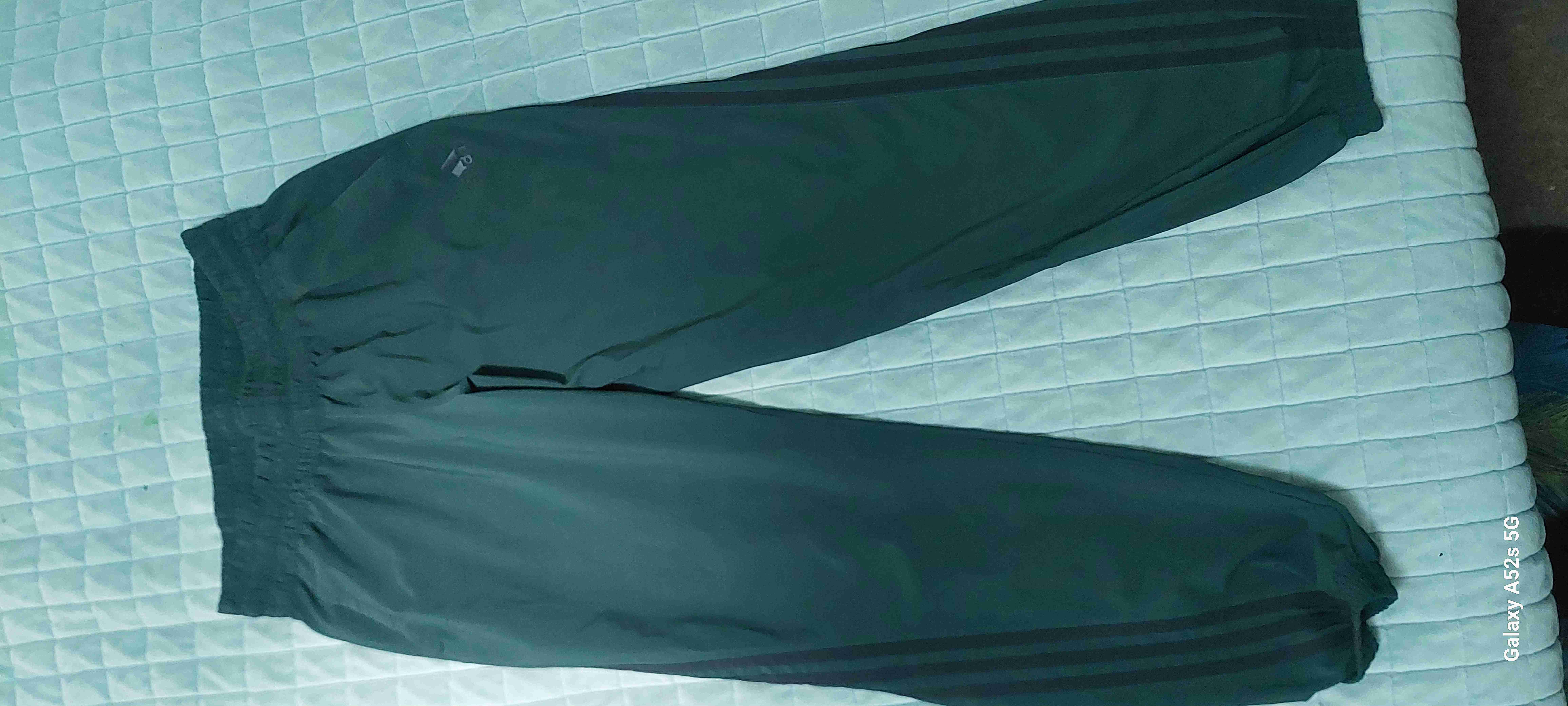 Pantalón buzo deportivo marca adidas, original - miniatura 1