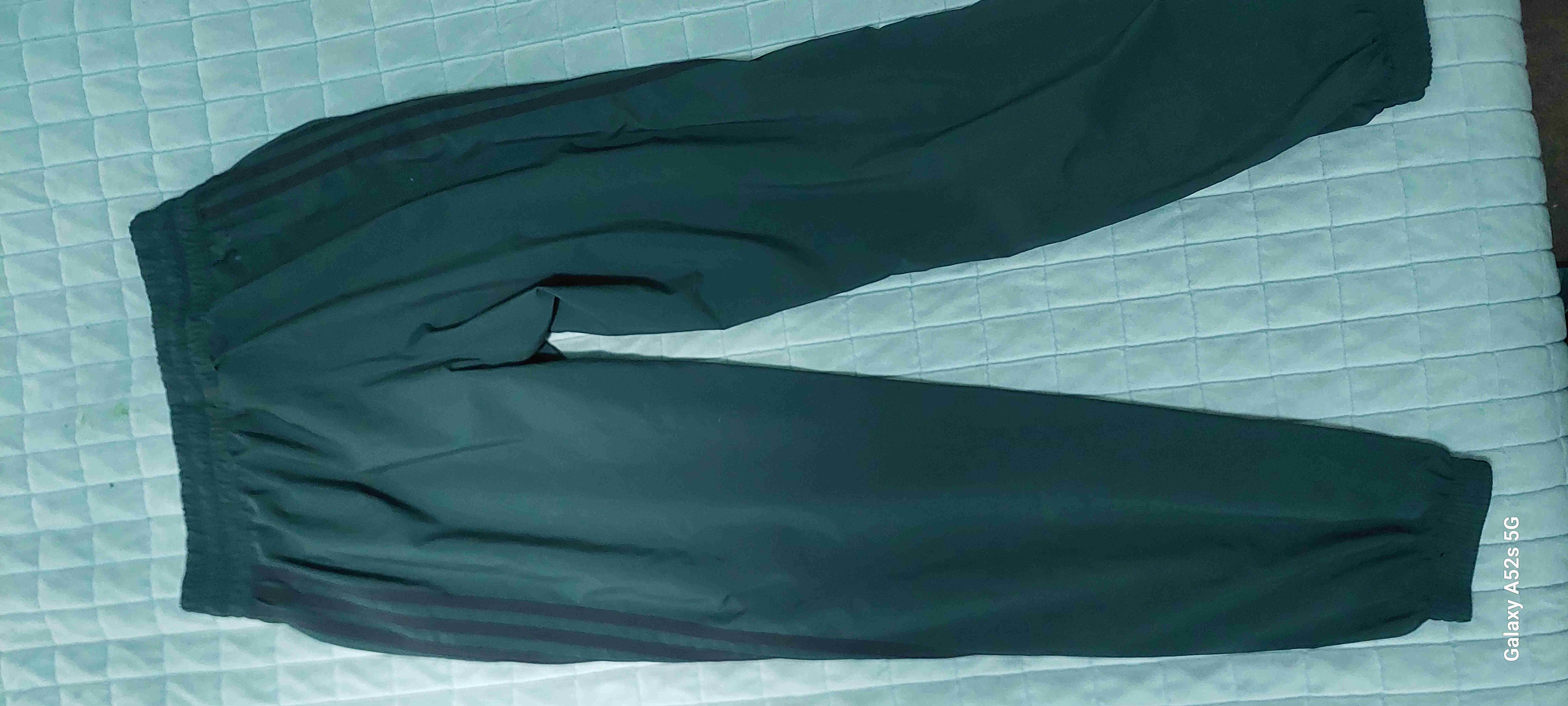 Pantalón buzo deportivo marca adidas, original - miniatura 2