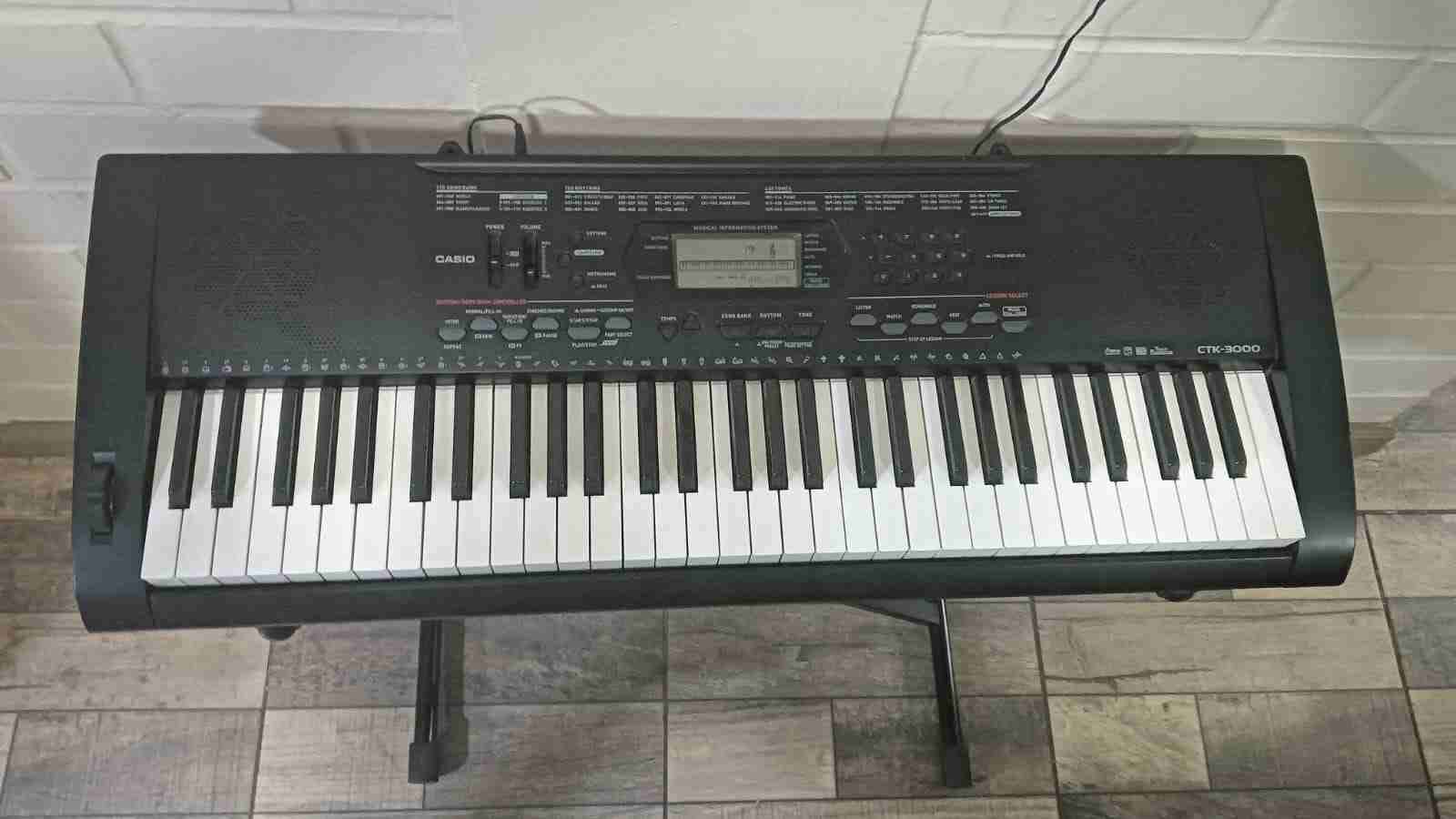 Teclado electrónico CASIO con soporte - miniatura 2