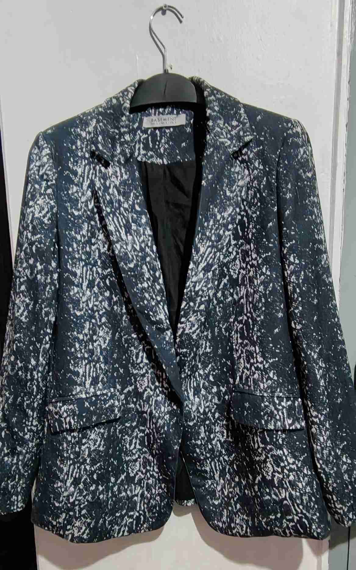 Blazer estampado azul y gris