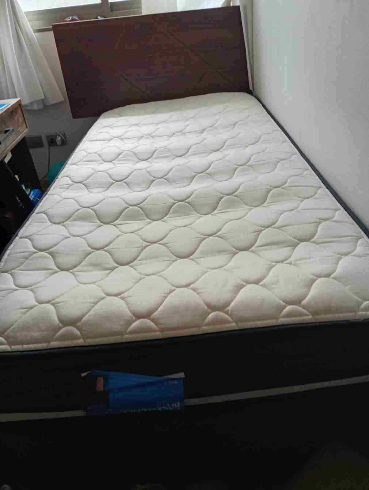 Cama (colchón + base) 1 plaza + velador - miniatura 1