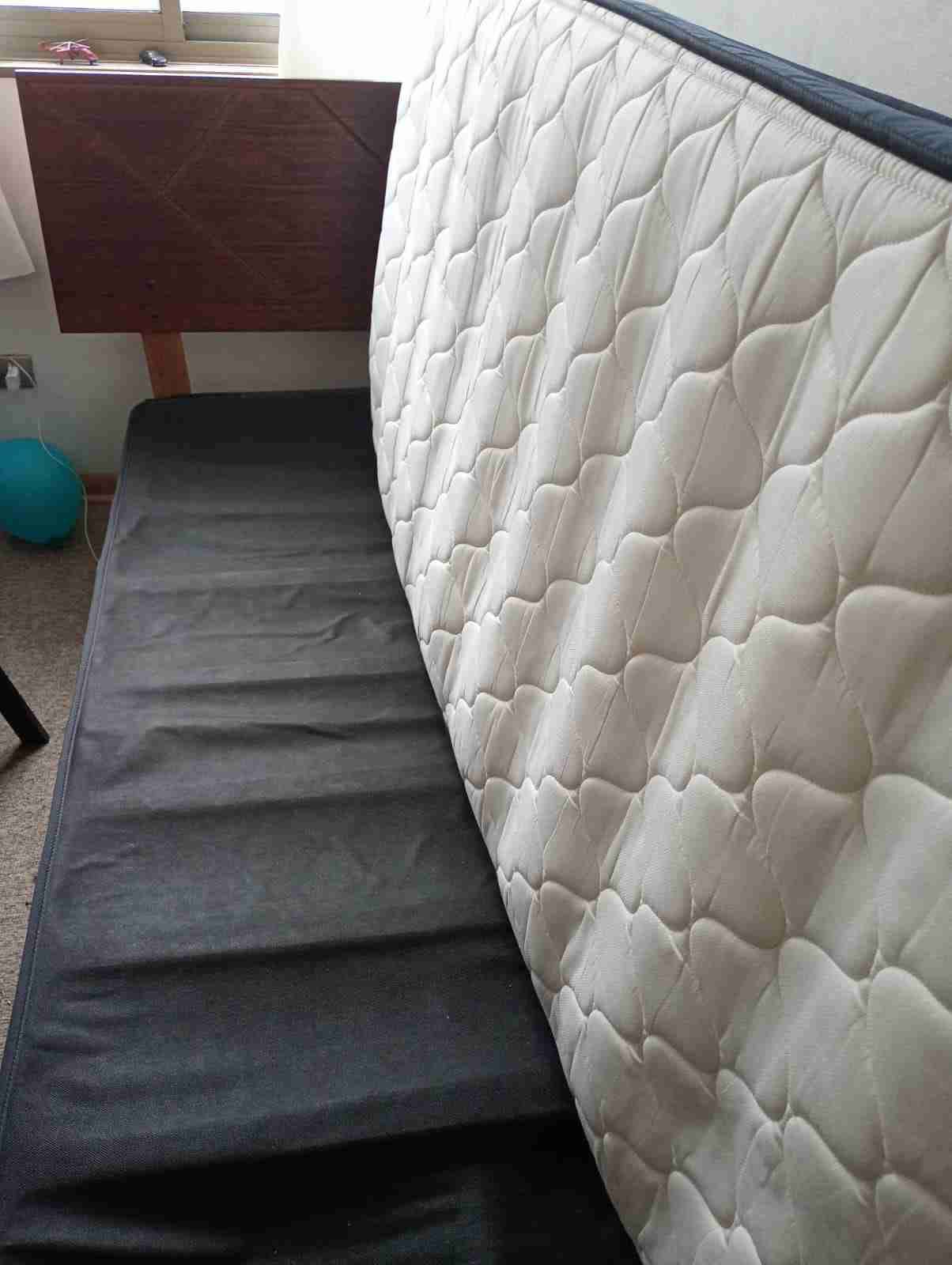 Cama (colchón + base) 1 plaza + velador - miniatura 2