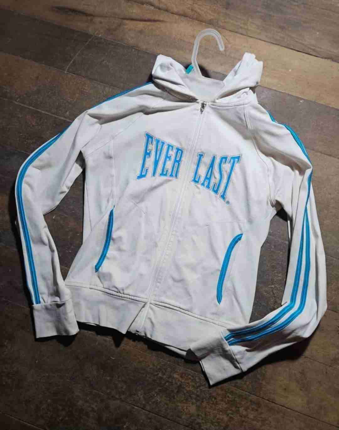 Polerón blanco Everlast con capucha