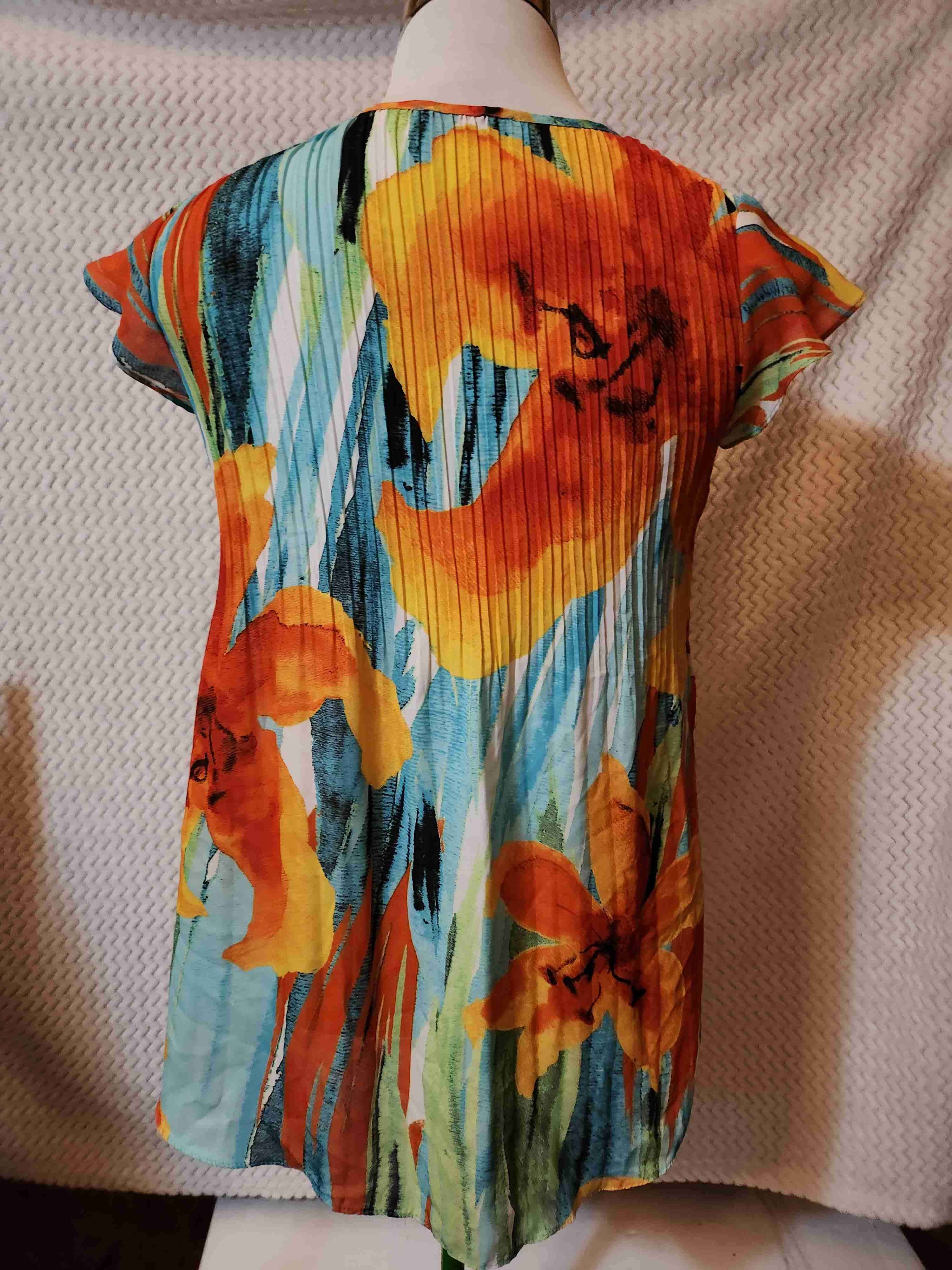 Blusa colorida con estampado floral - miniatura 2