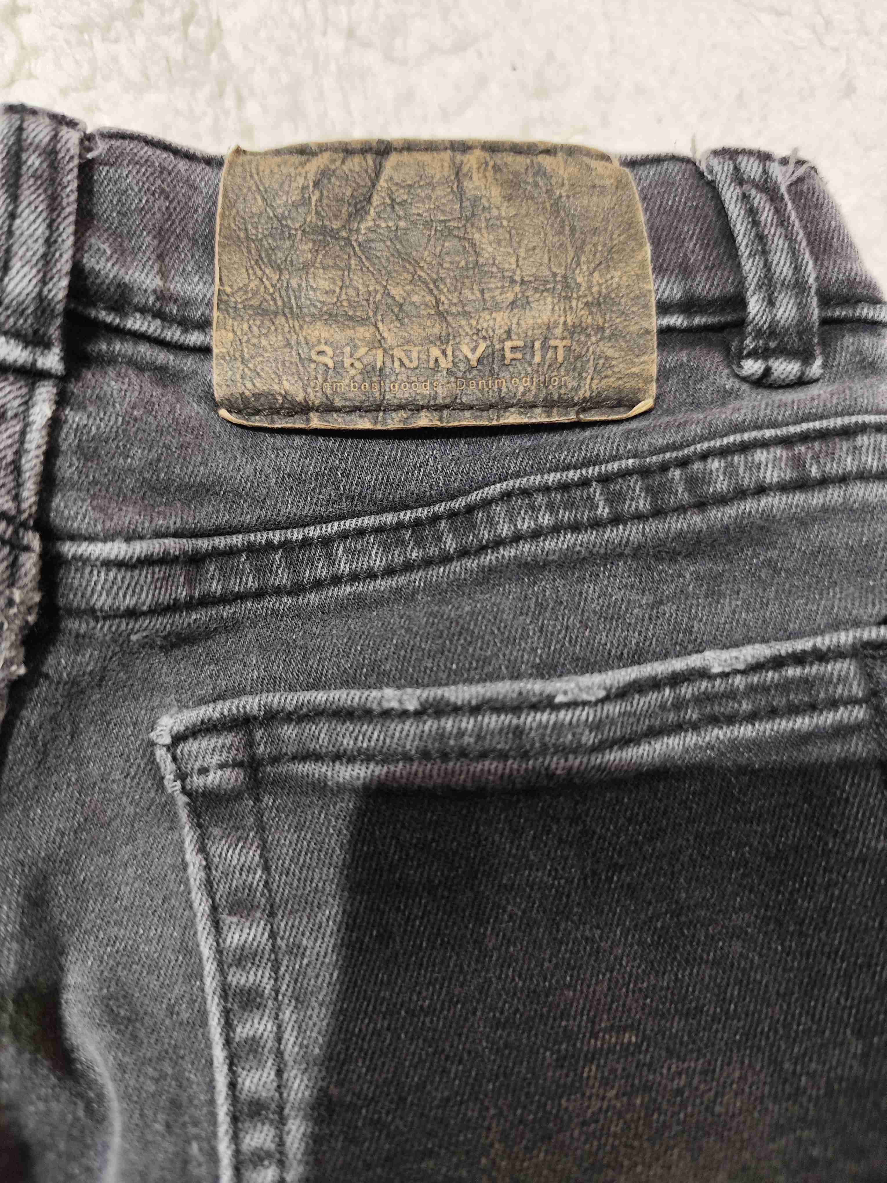 Jeans negros de mezclilla - miniatura 3