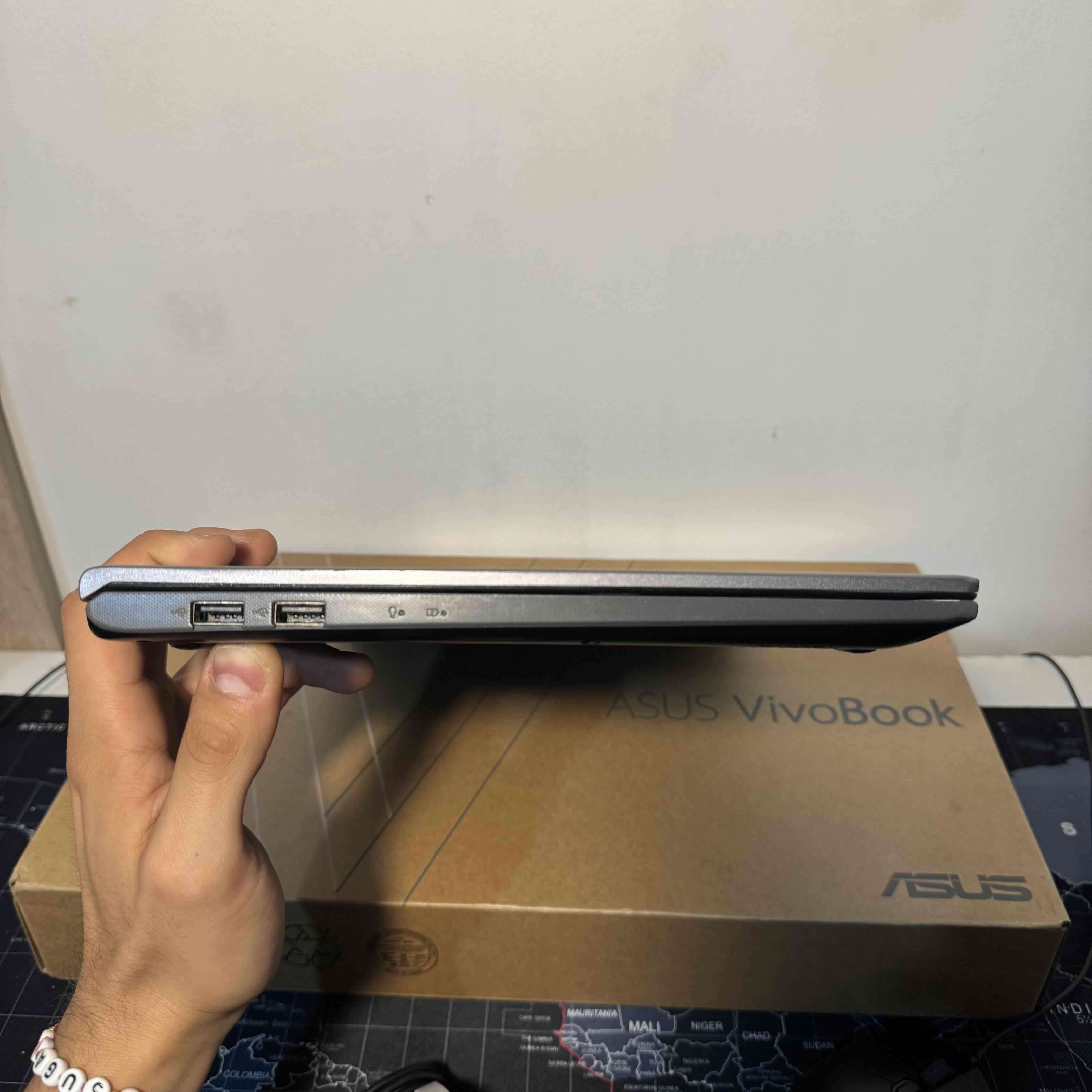 Notebook ASUS VivoBook 15 FHD HDR Tactil. - miniatura 4