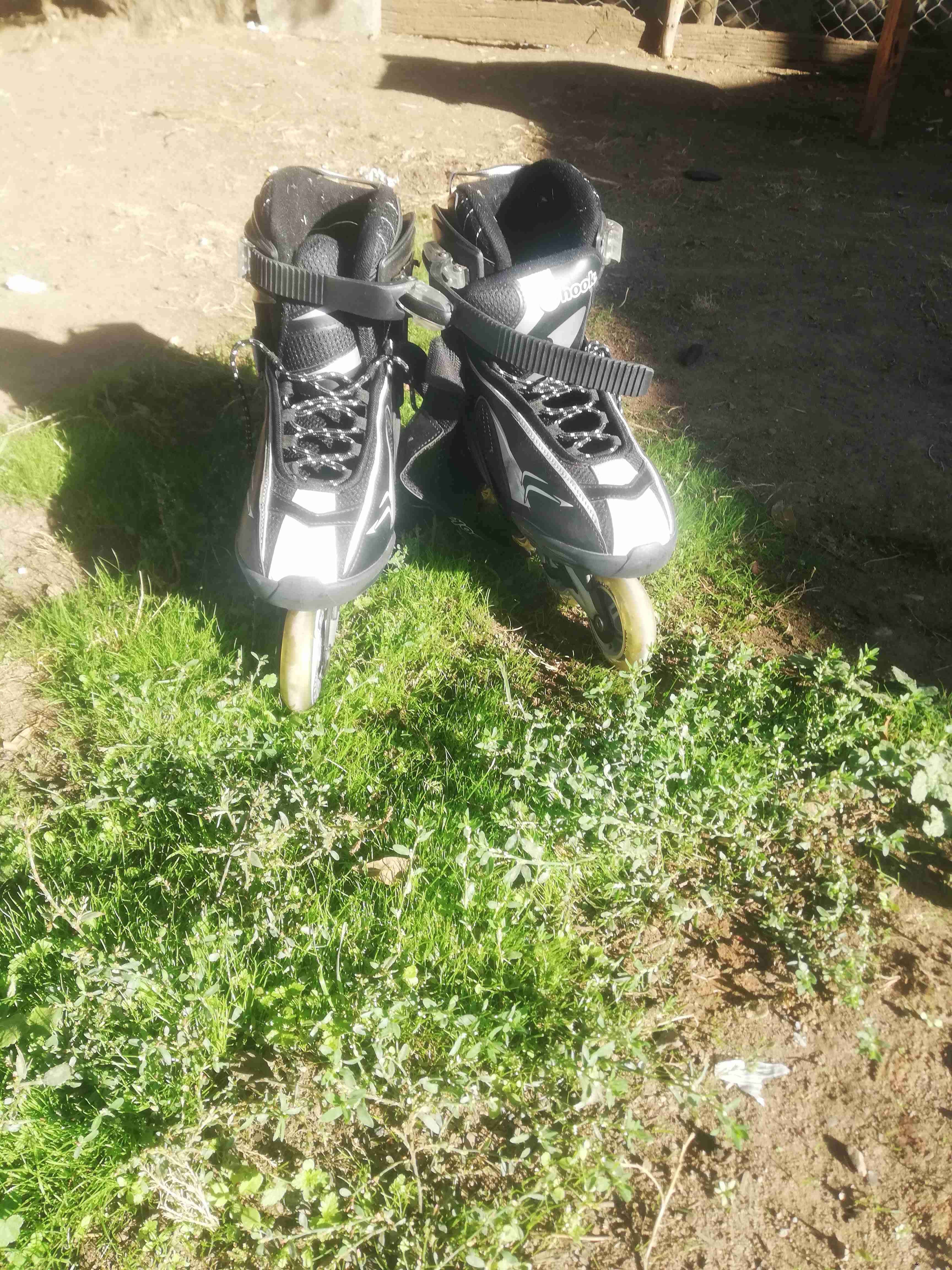 Patines en línea negros y blancos - miniatura 2