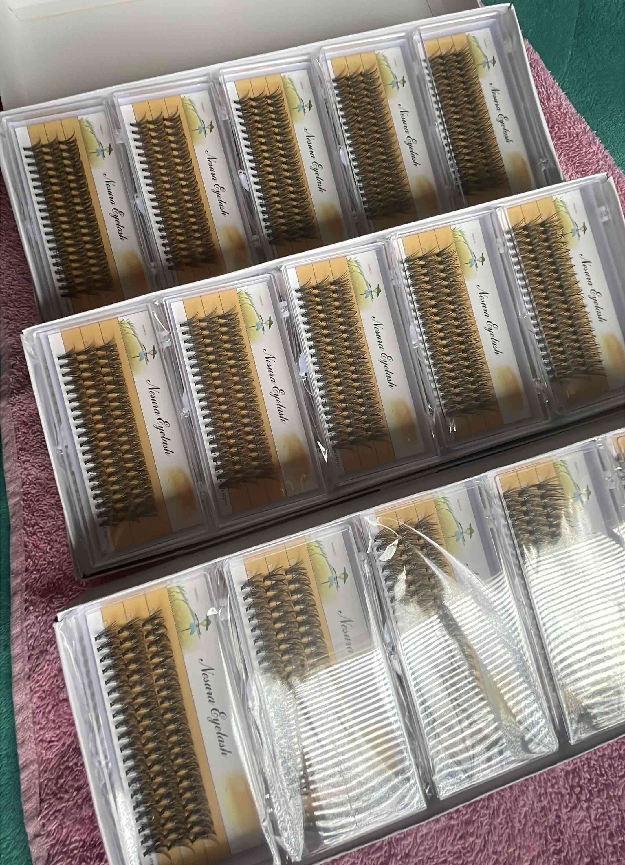 Extensiones de pestañas en caja