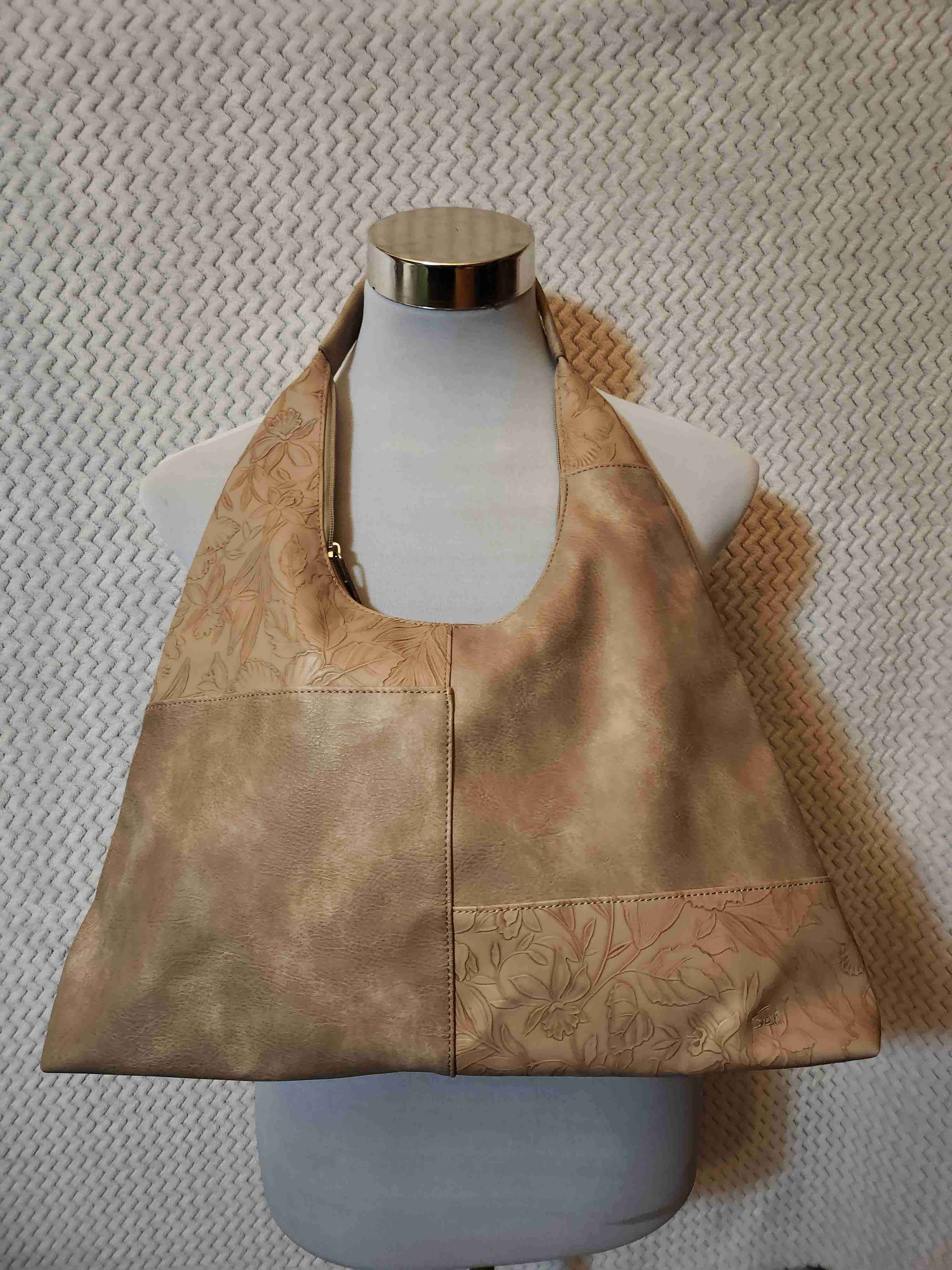 Bolso de cuero diseño floral