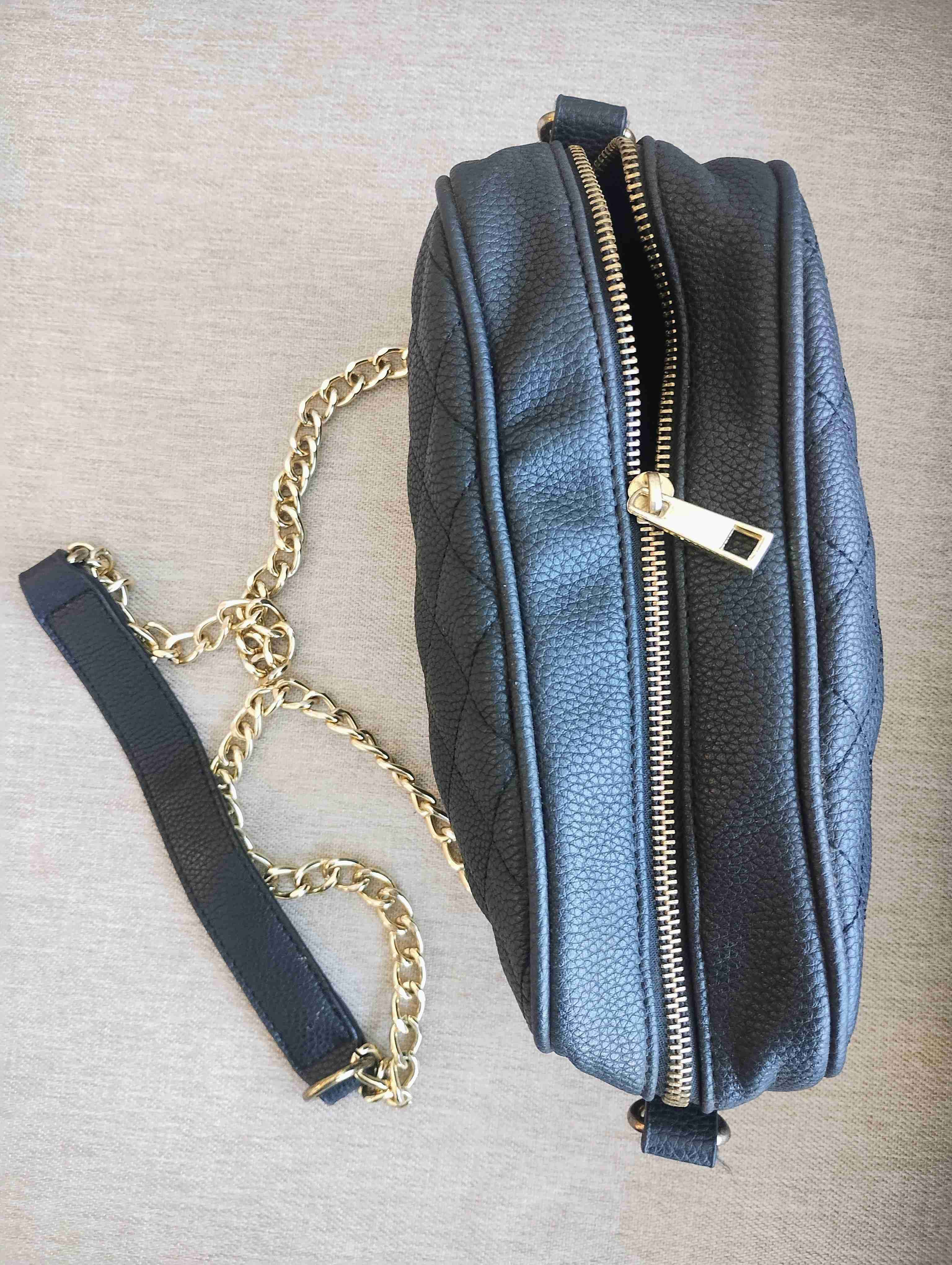 Cartera negra con cadena dorada - miniatura 3