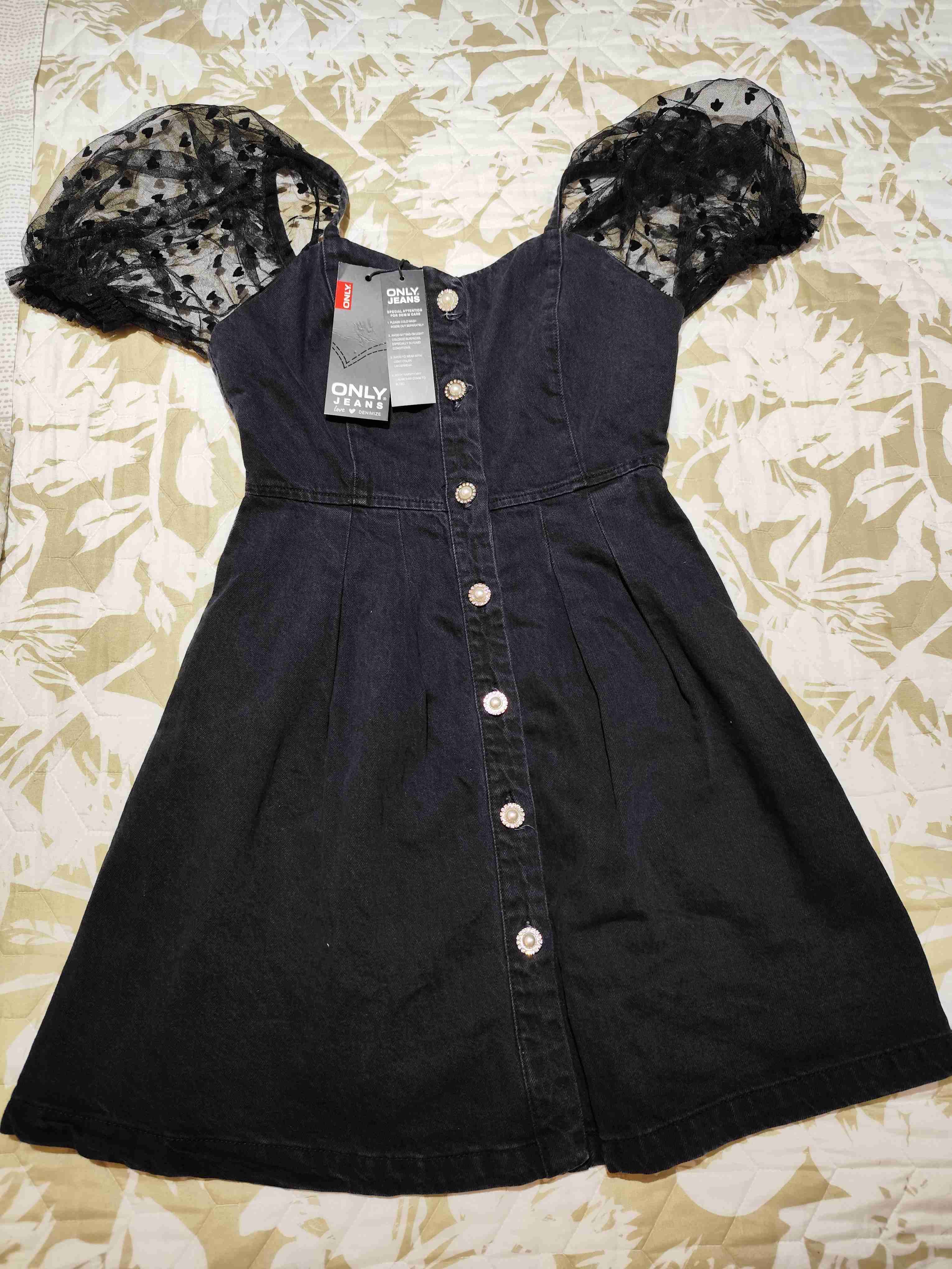 Vestido negro con mangas de encaje - miniatura 1