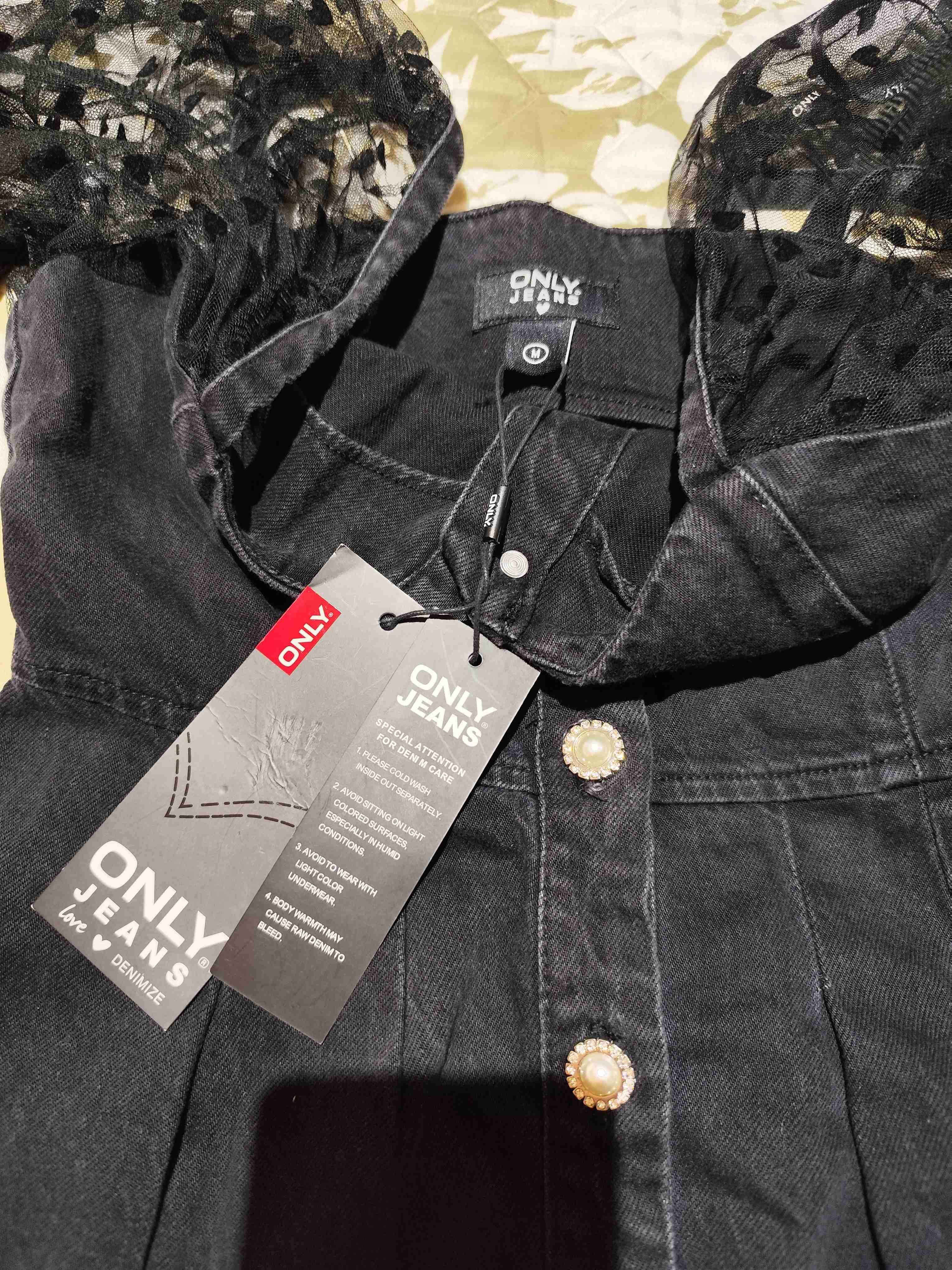 Vestido negro con mangas de encaje - miniatura 2