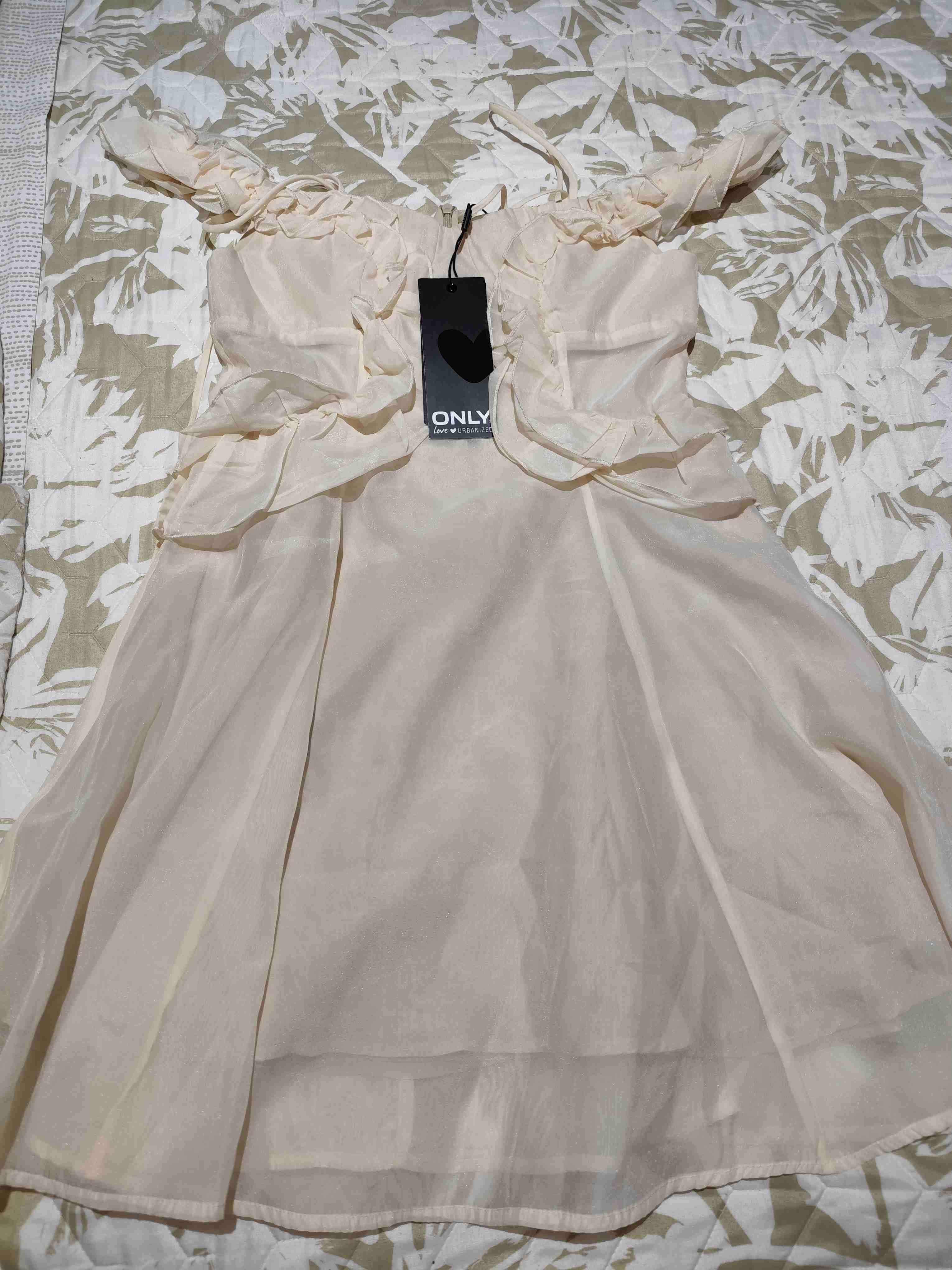 Vestido beige con hombros descubiertos - miniatura 1