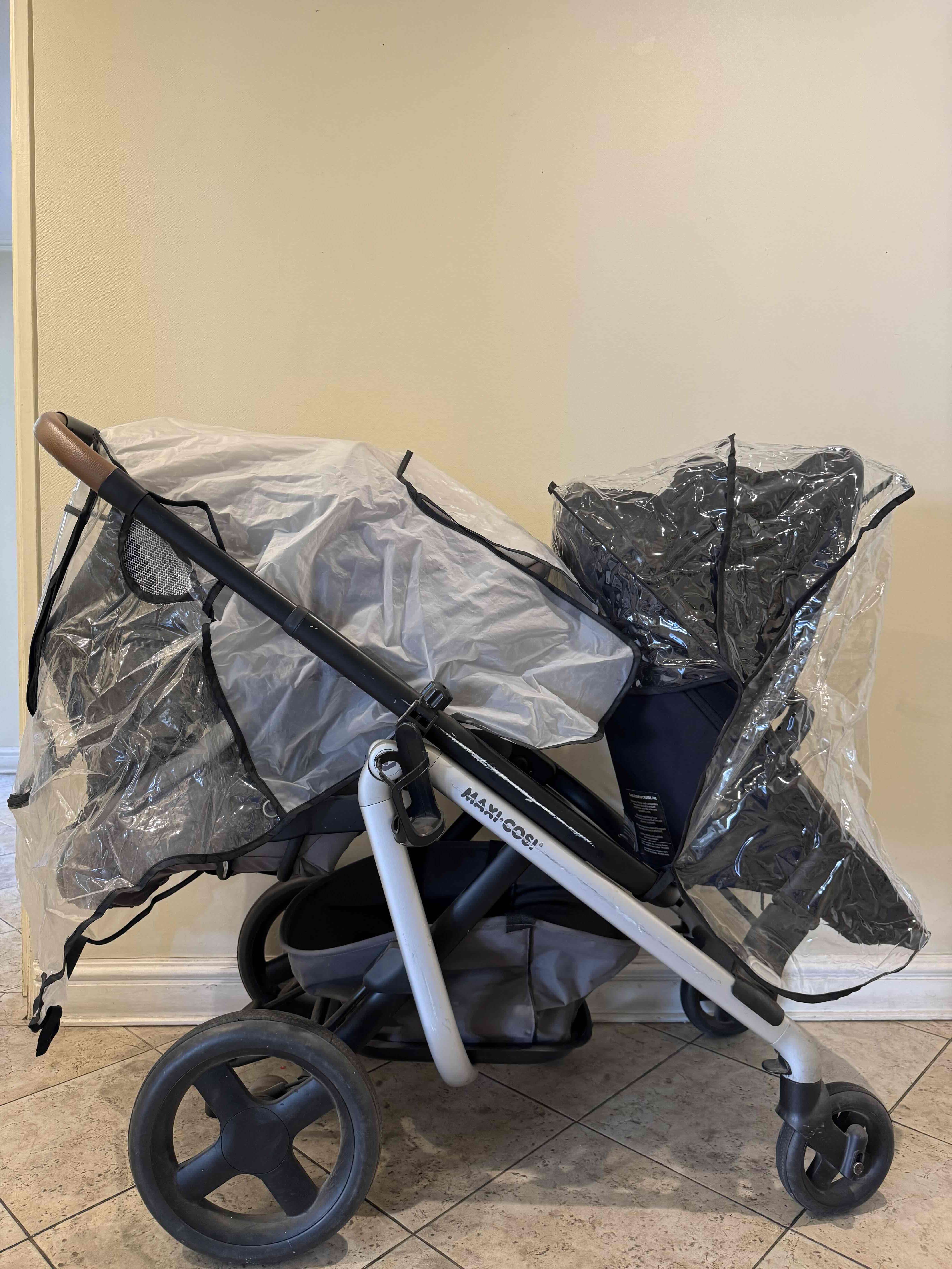 Coche doble Maxi-Cosi gris y negro - miniatura 2