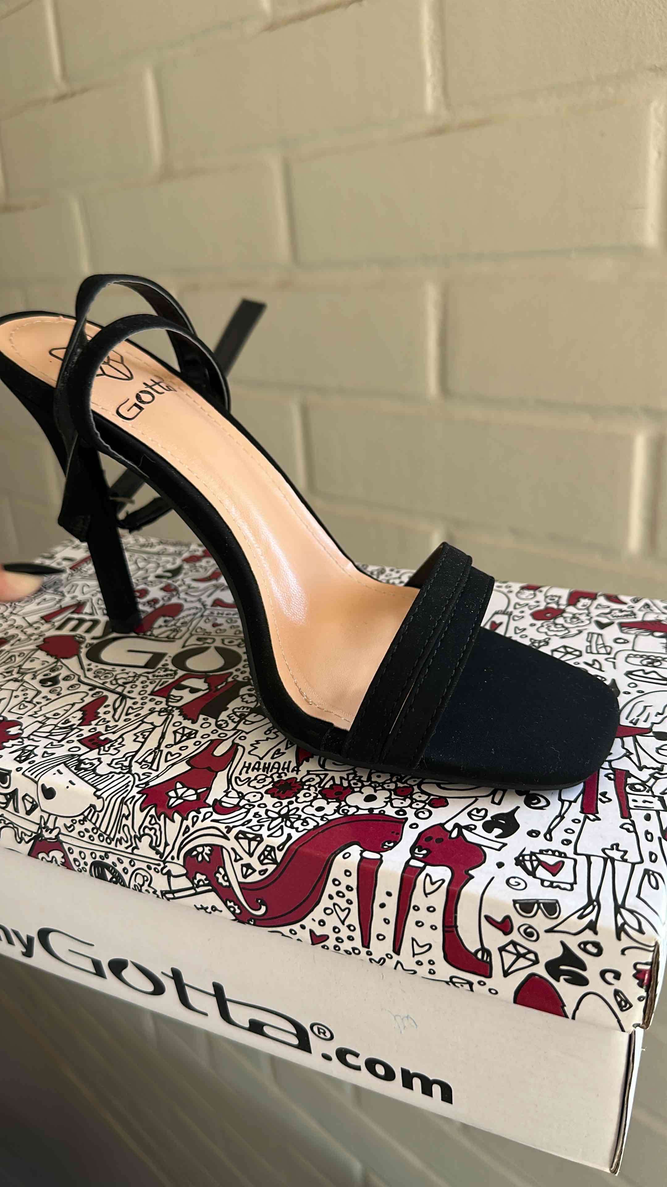 Sandalias negras de tacón - miniatura 1