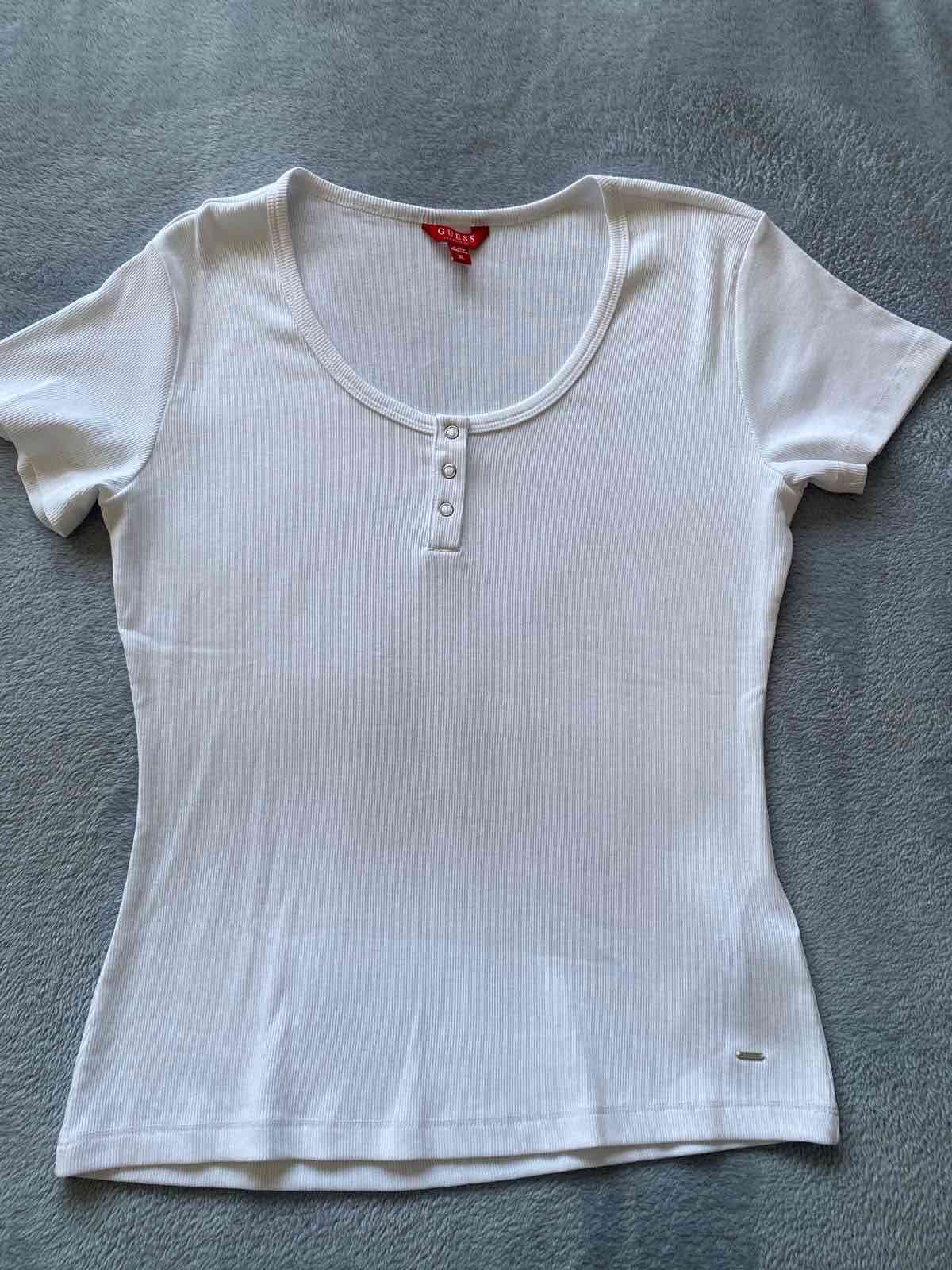 Polera blanca Guess con botones - miniatura 1